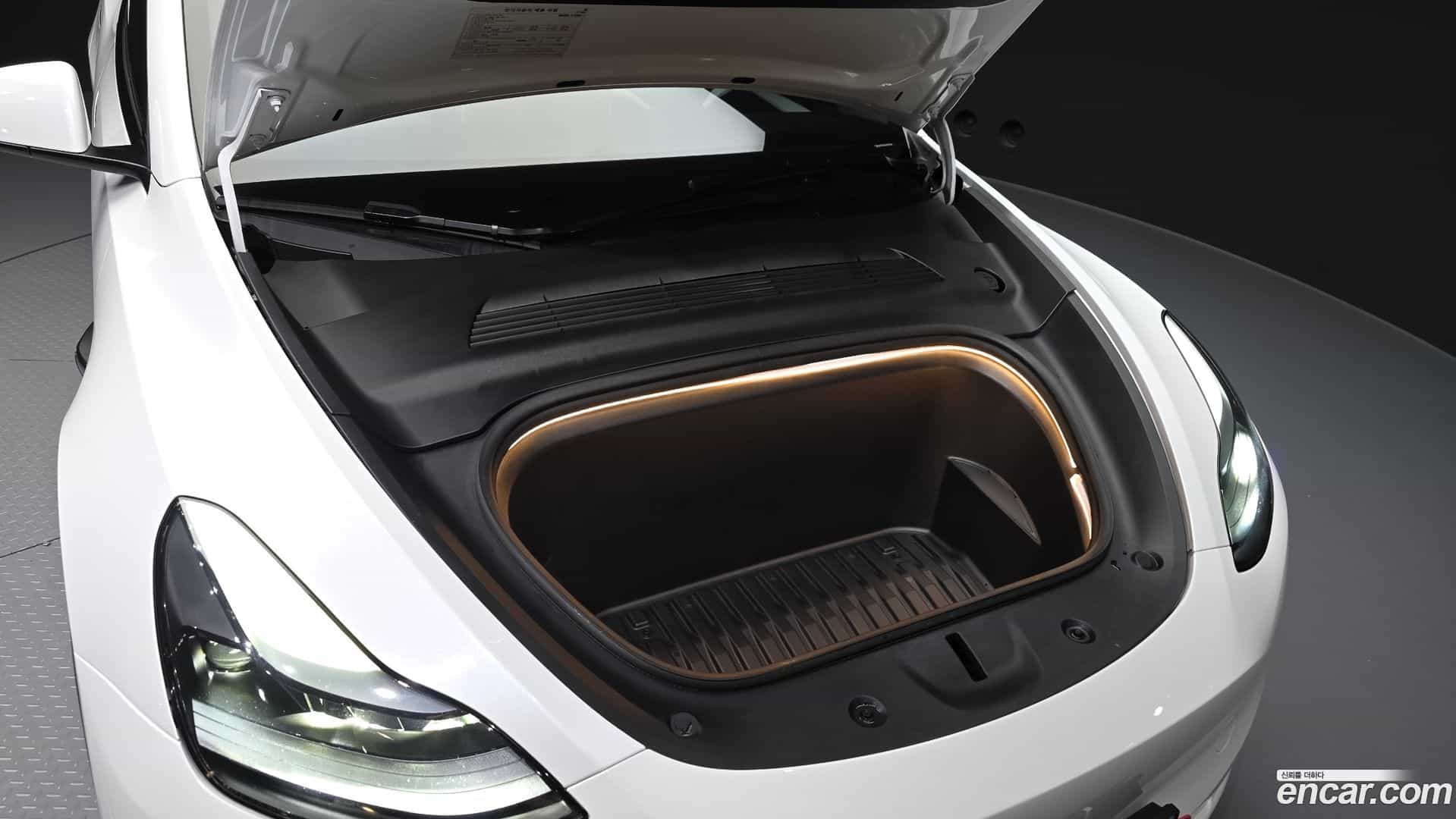Model Y Tesla 2023.9-OUTER-006