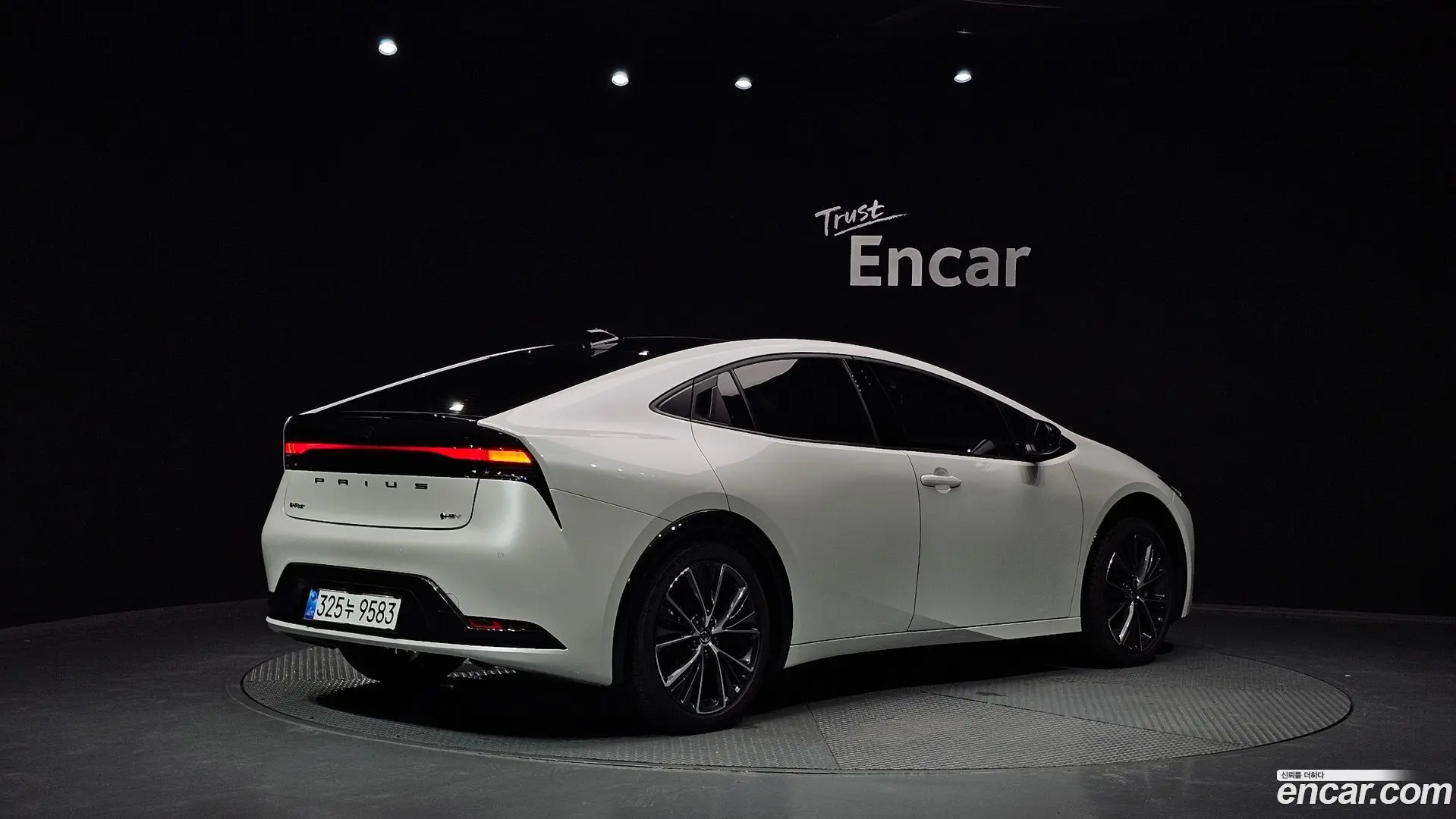 Main__Slider__Photo:Prius Toyota 2025.11-1