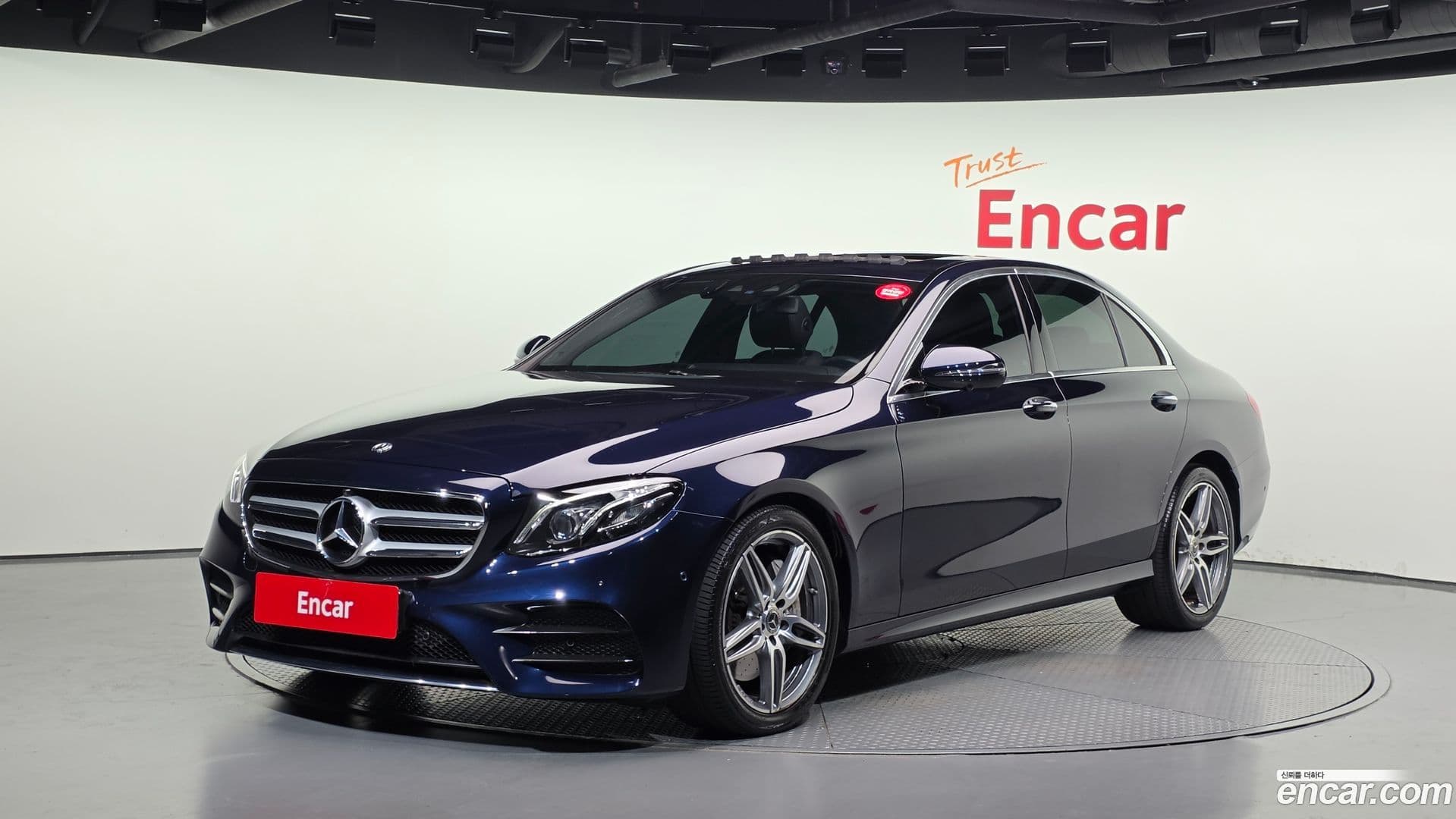 Main__Slider__Photo:E-Class Mercedes-Benz 2019.2-0