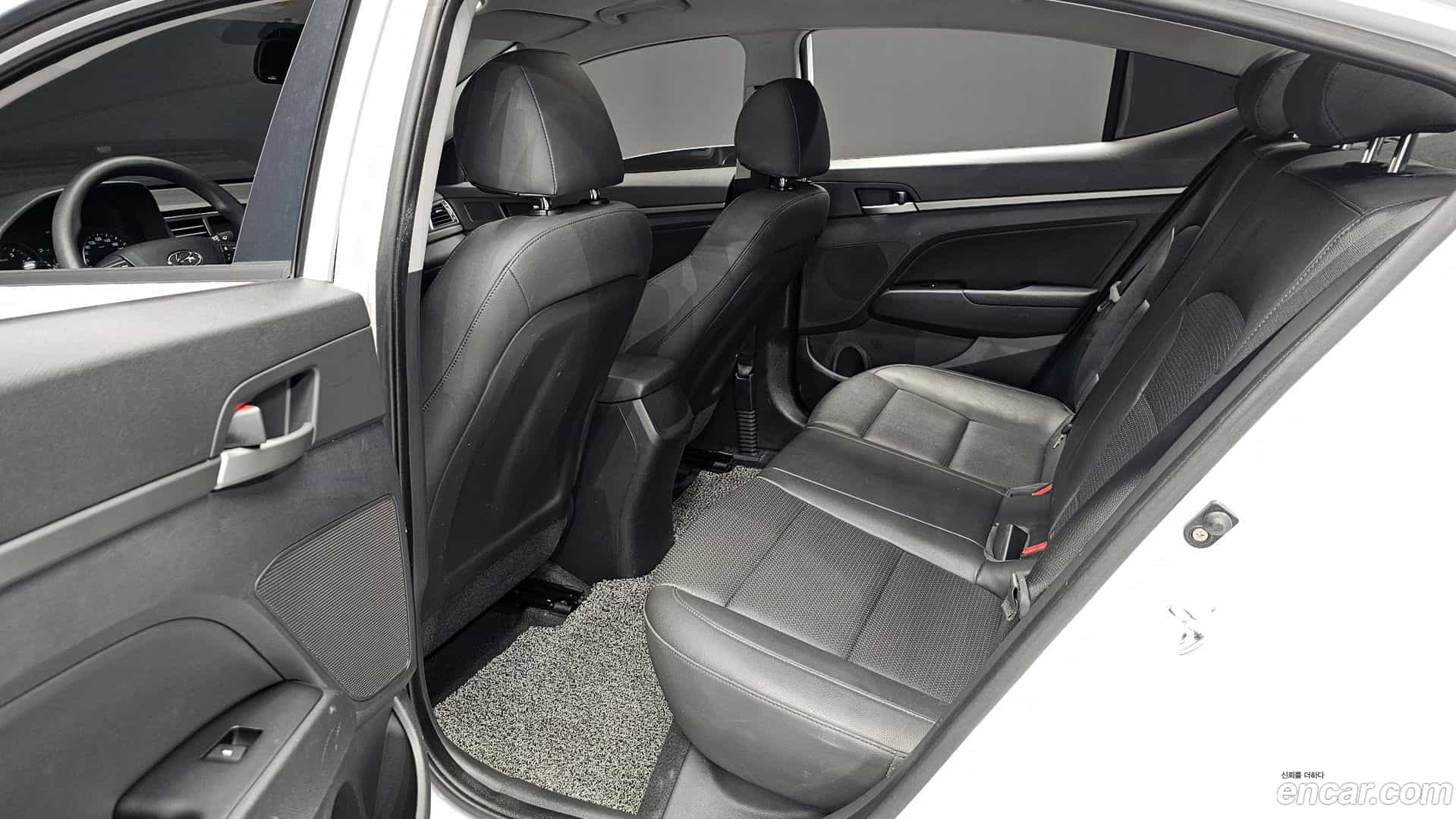 AVANTE Hyundai 2018.8-OPTION-015