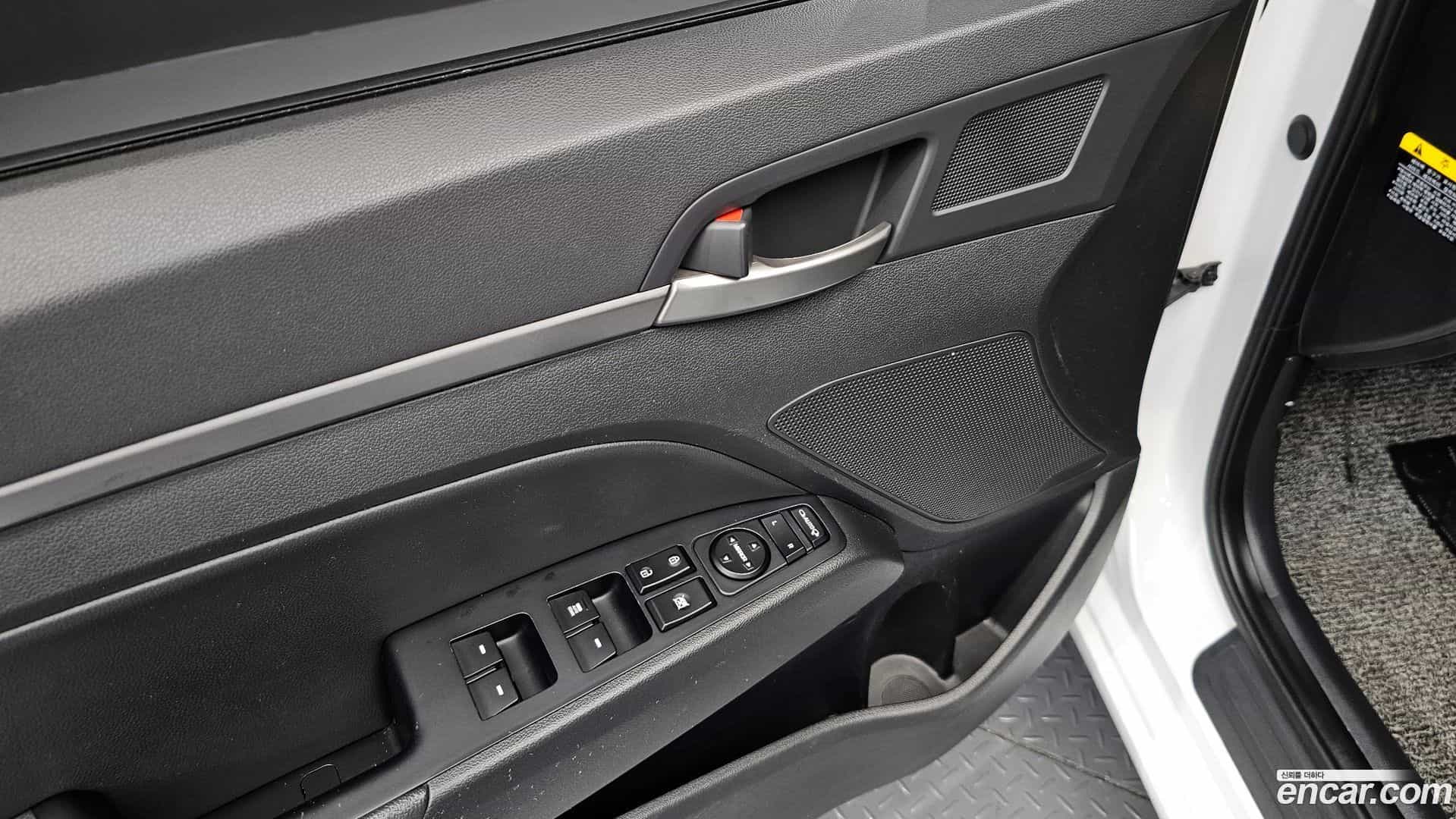 AVANTE Hyundai 2018.8-OPTION-023
