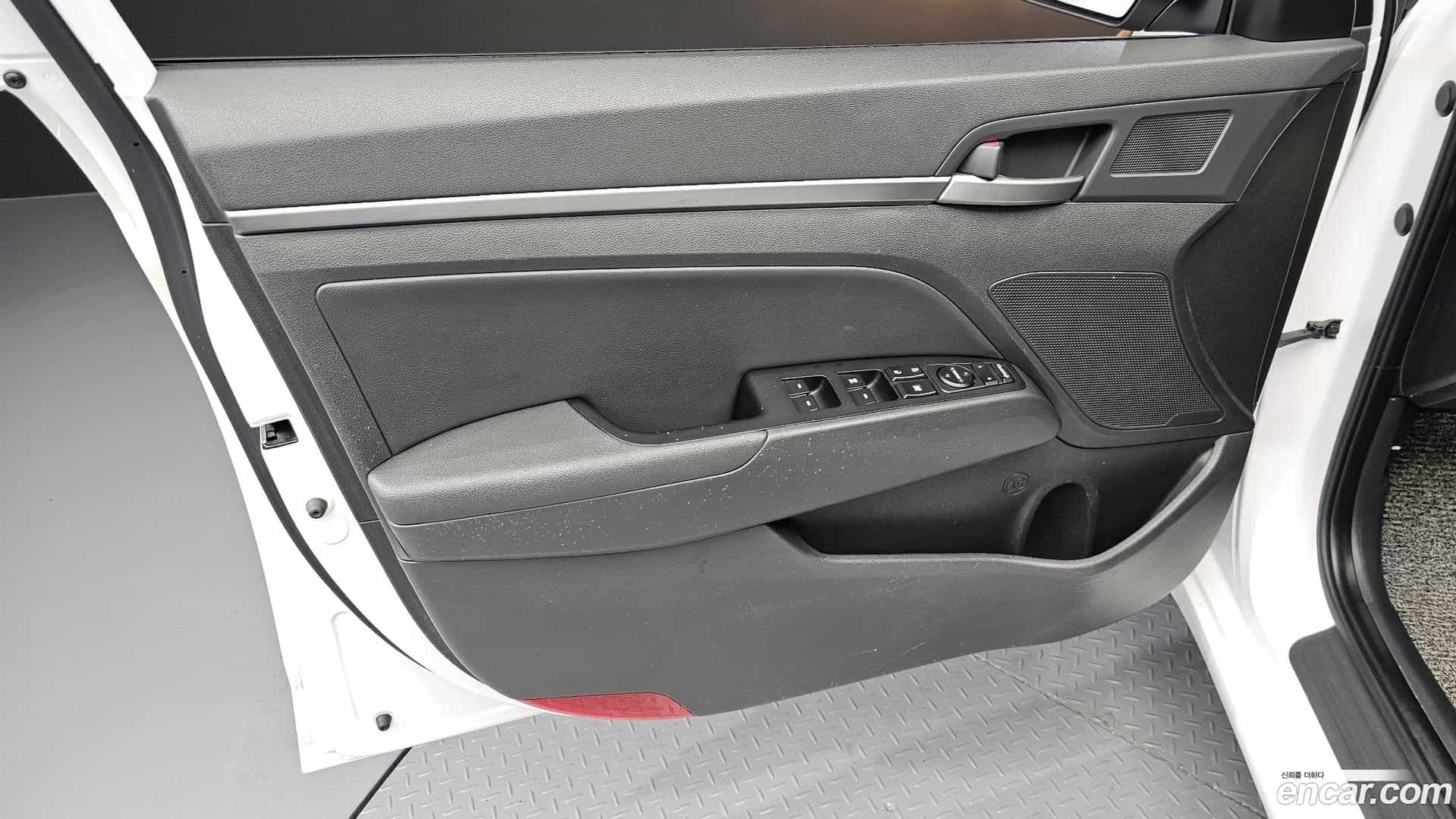 AVANTE Hyundai 2018.8-INNER-034