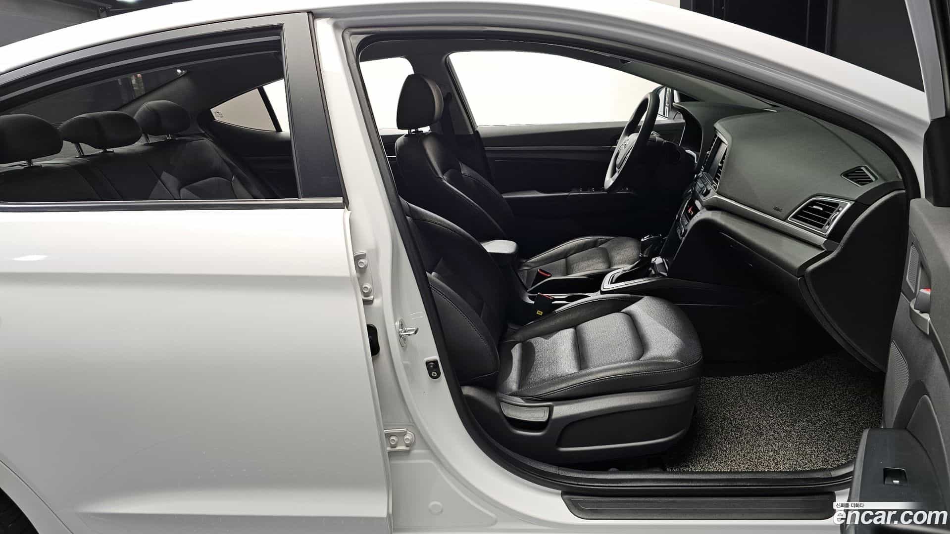 AVANTE Hyundai 2018.8-INNER-036