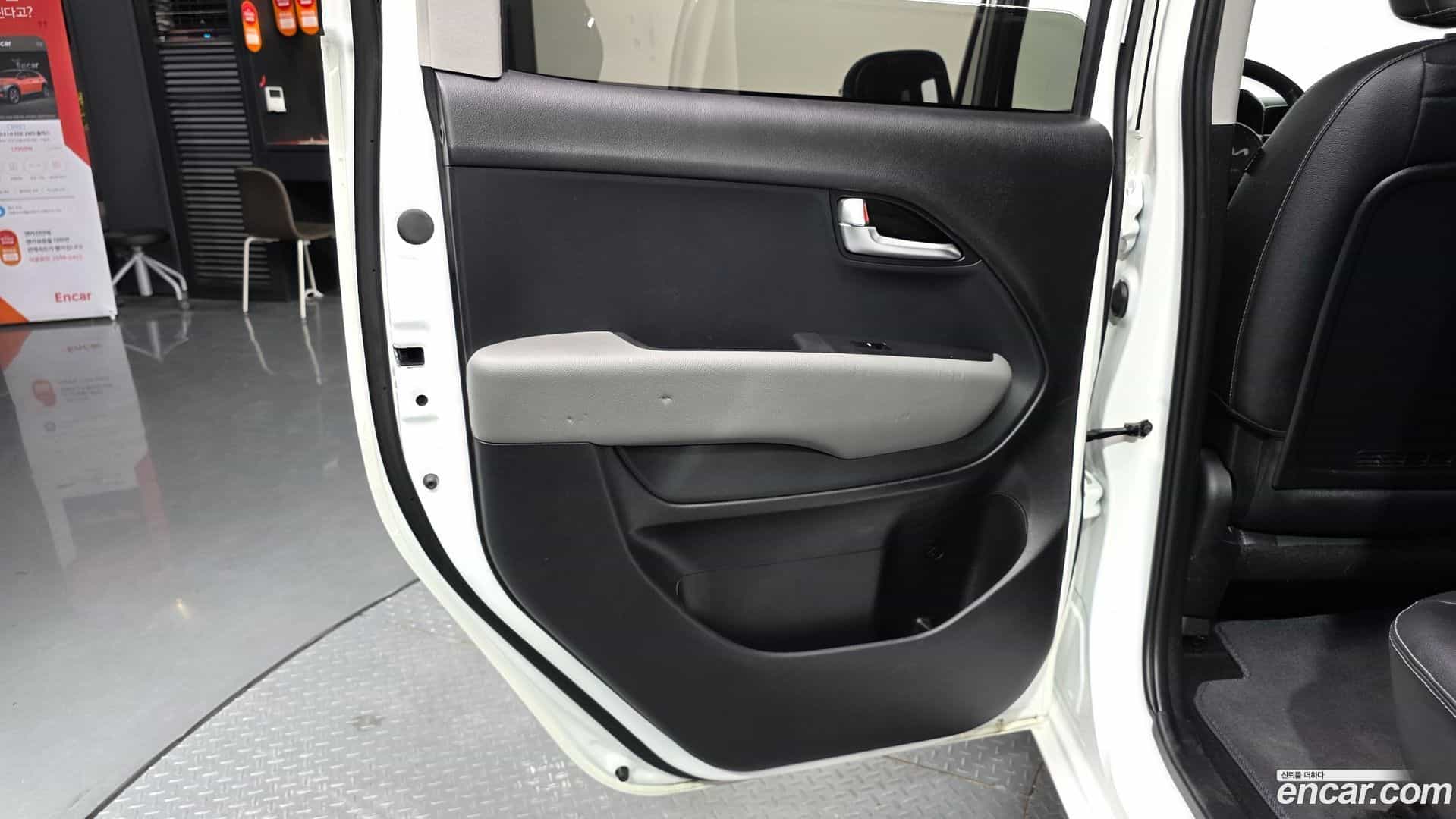 RAY Kia 2023.4-INNER-035