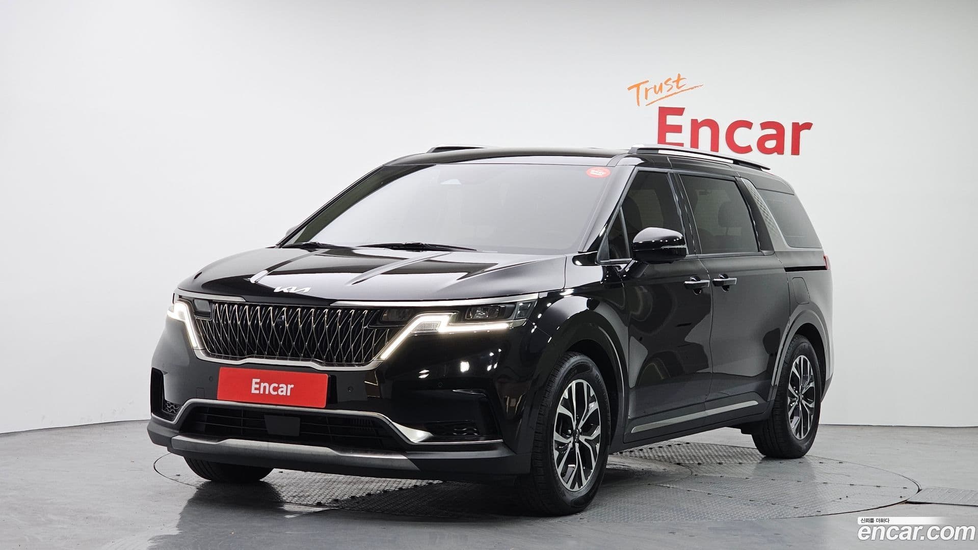 Main__Slider__Photo:Canival Kia 2023.2-0