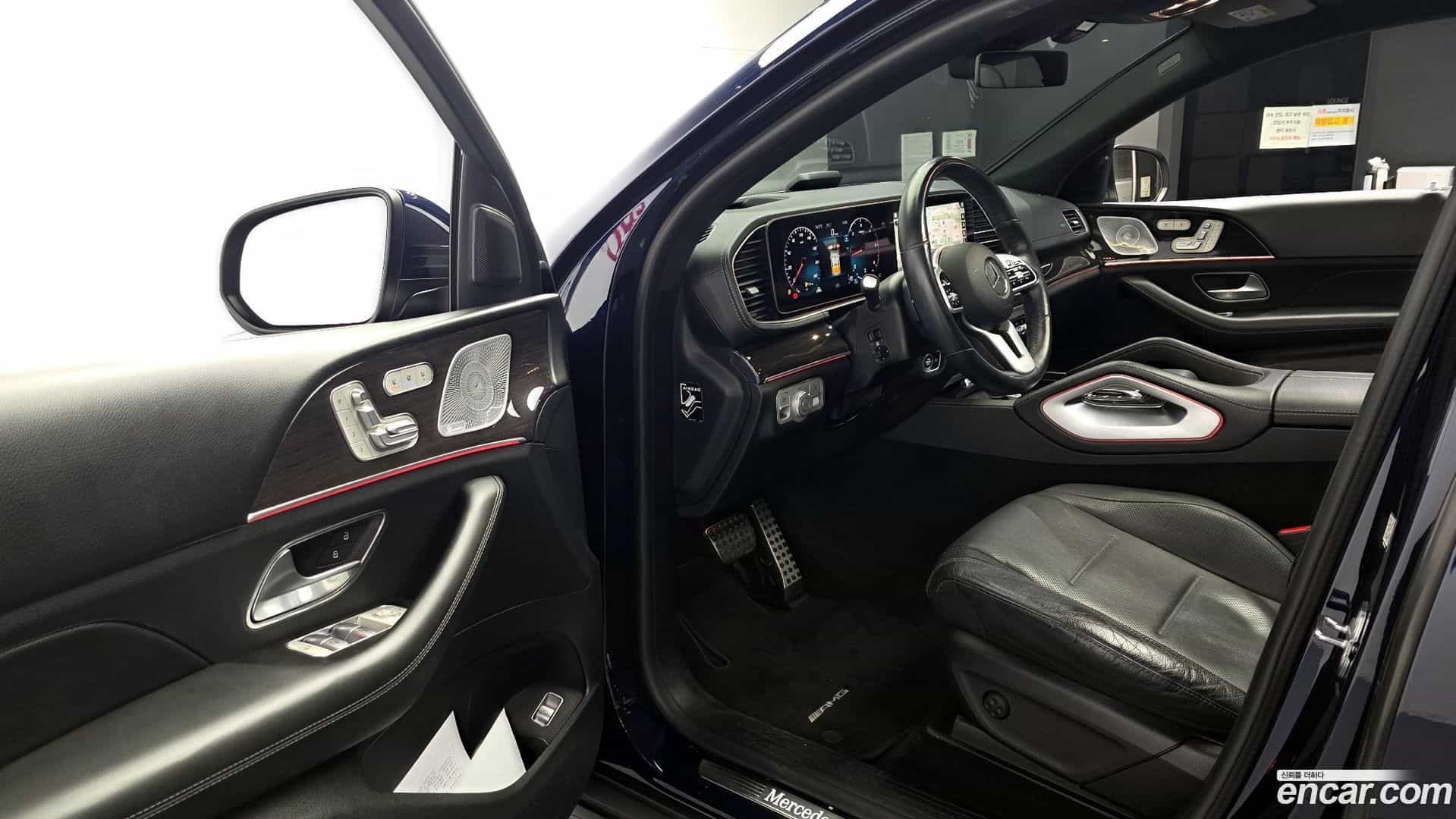 GLE-Class Mercedes-Benz 2021.1-INNER-010