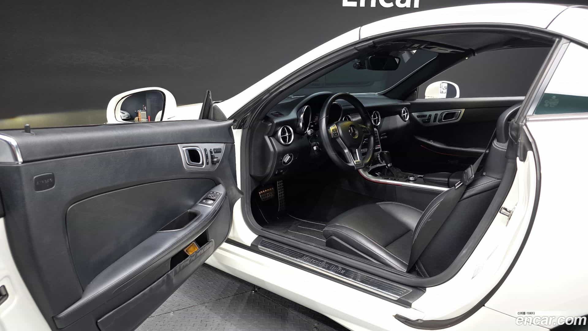 SLK-Class Mercedes-Benz 2013.3-INNER-010