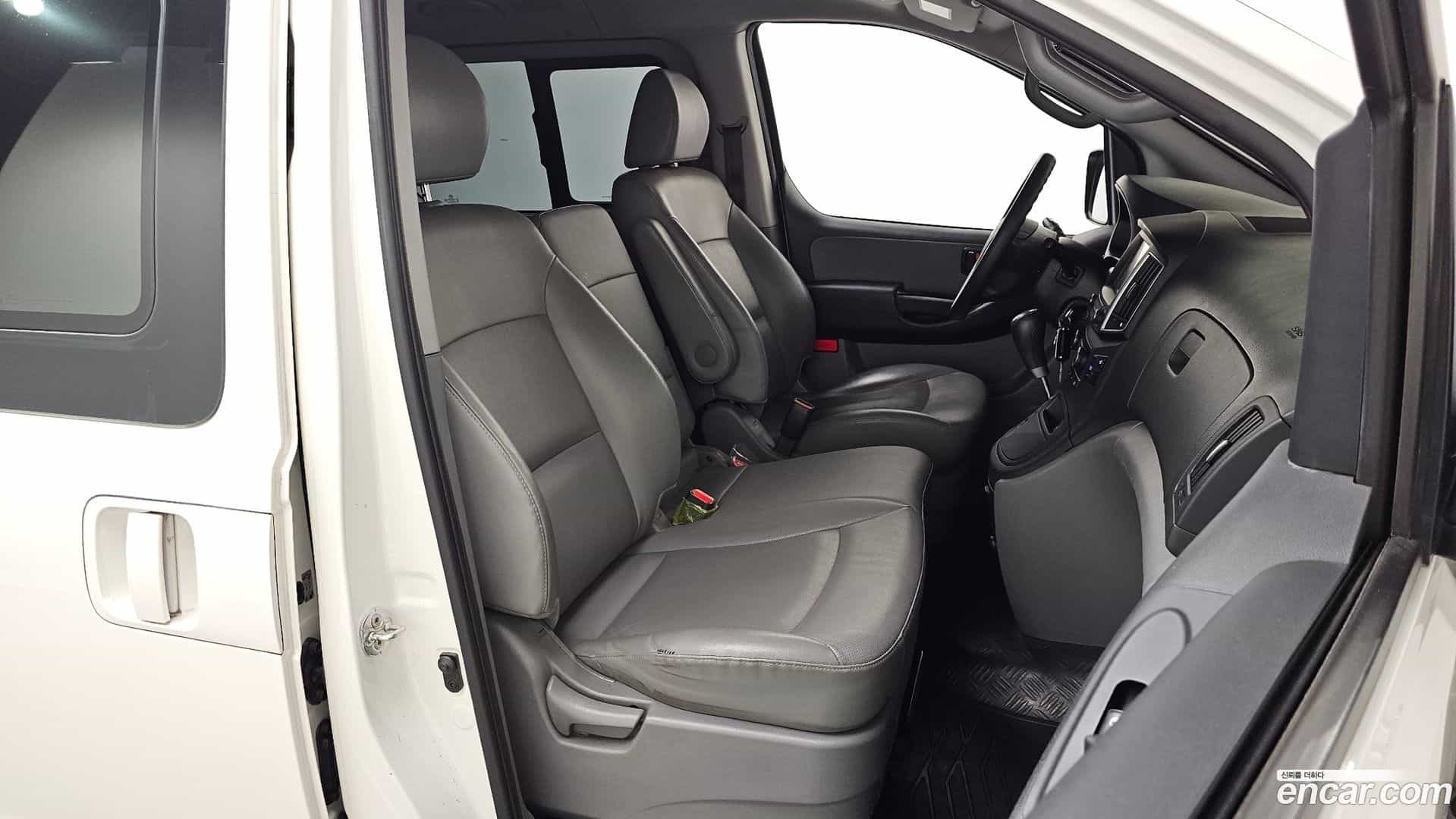 Starex Hyundai 2020.0-INNER-036