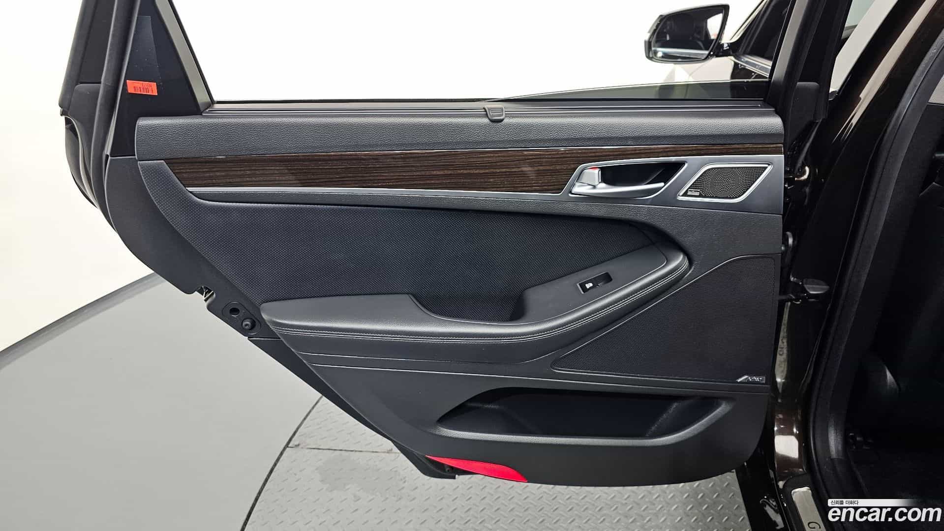 G80 Genesis 2018.3-INNER-035