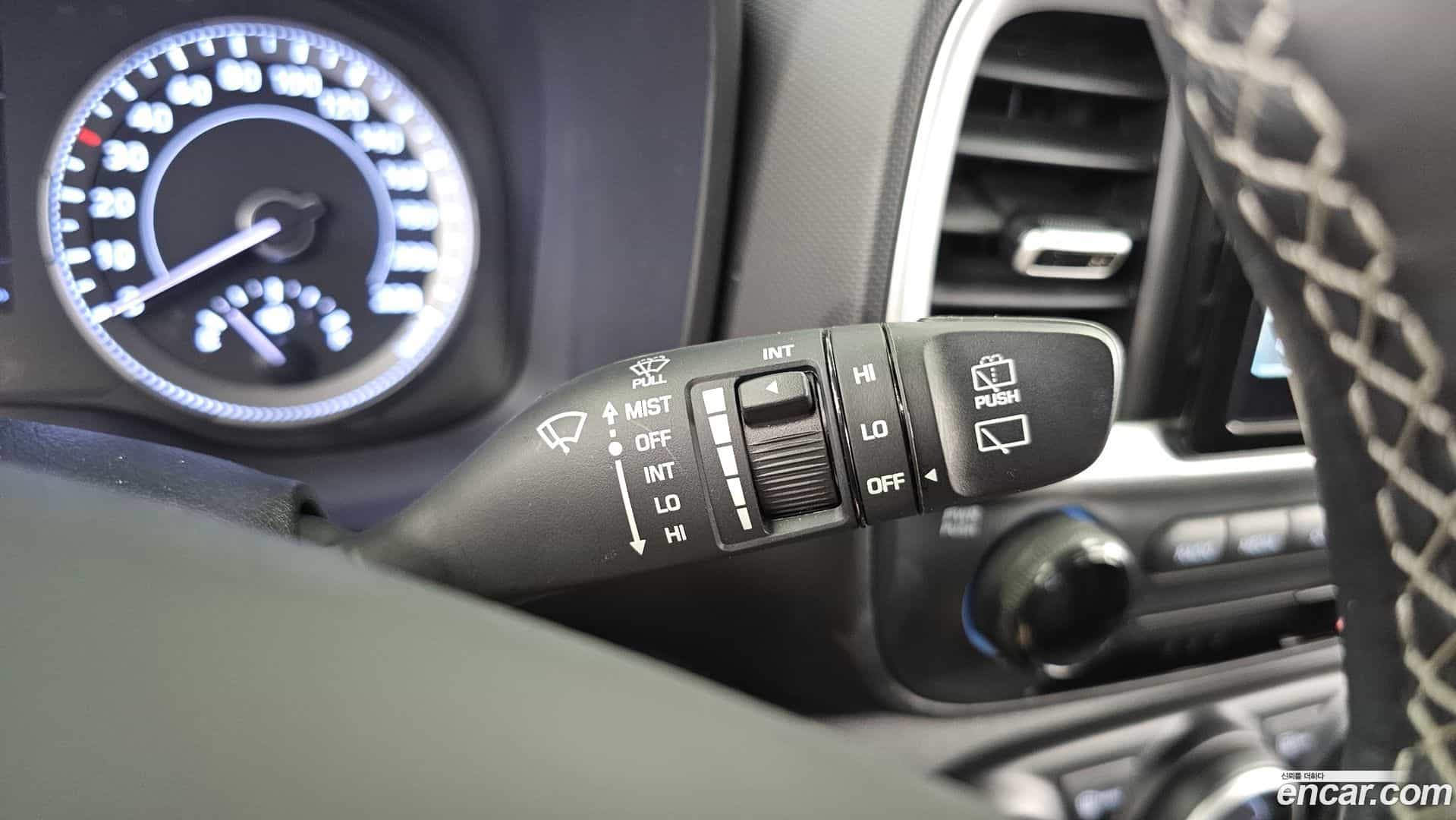 Venue Hyundai 2022.4-OPTION-041