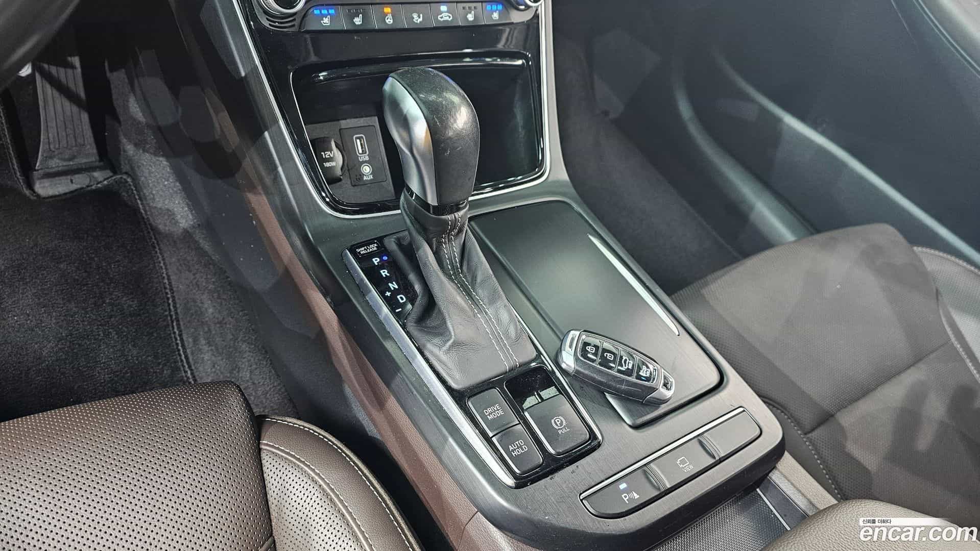 Grandeur Hyundai 2019.1-INNER-009