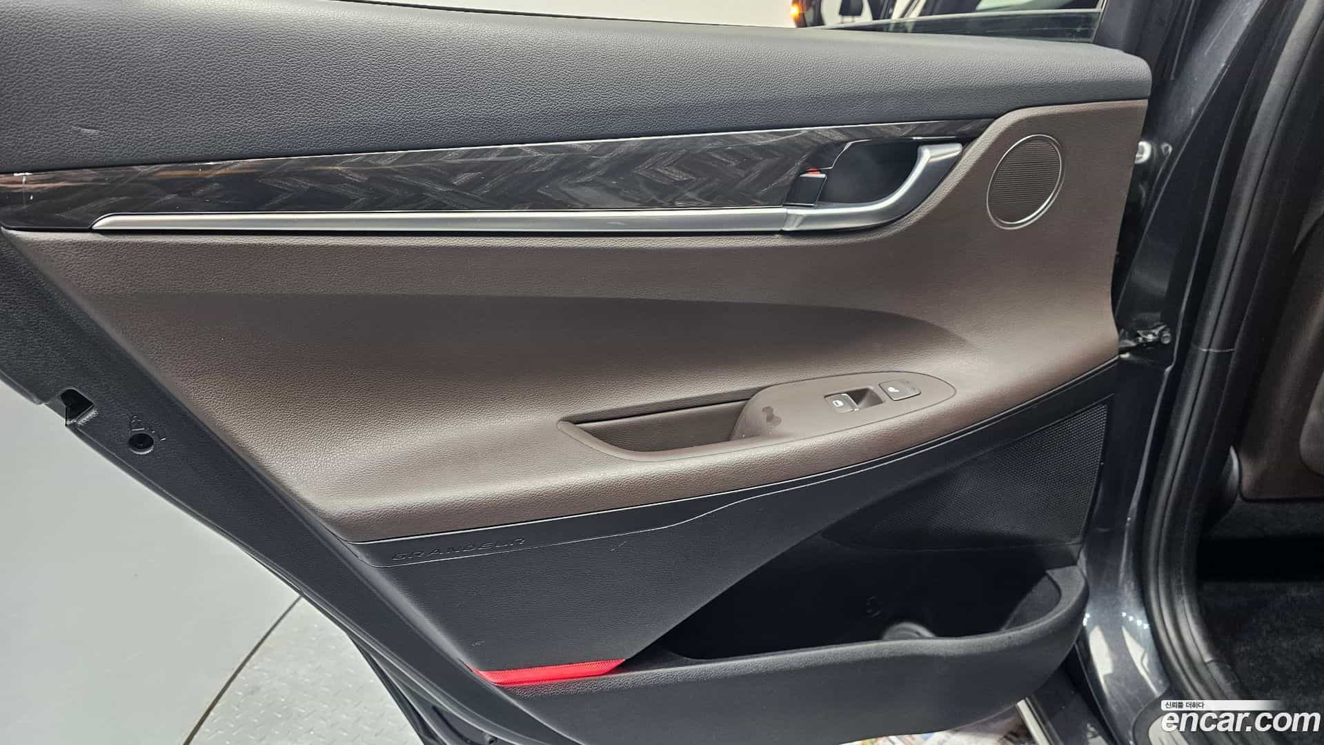 Grandeur Hyundai 2019.1-INNER-035