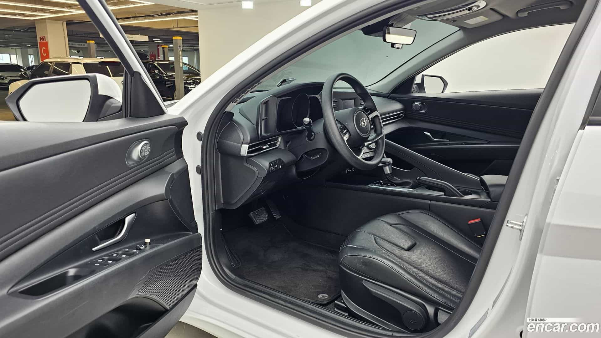 AVANTE Hyundai 2021.0-INNER-010