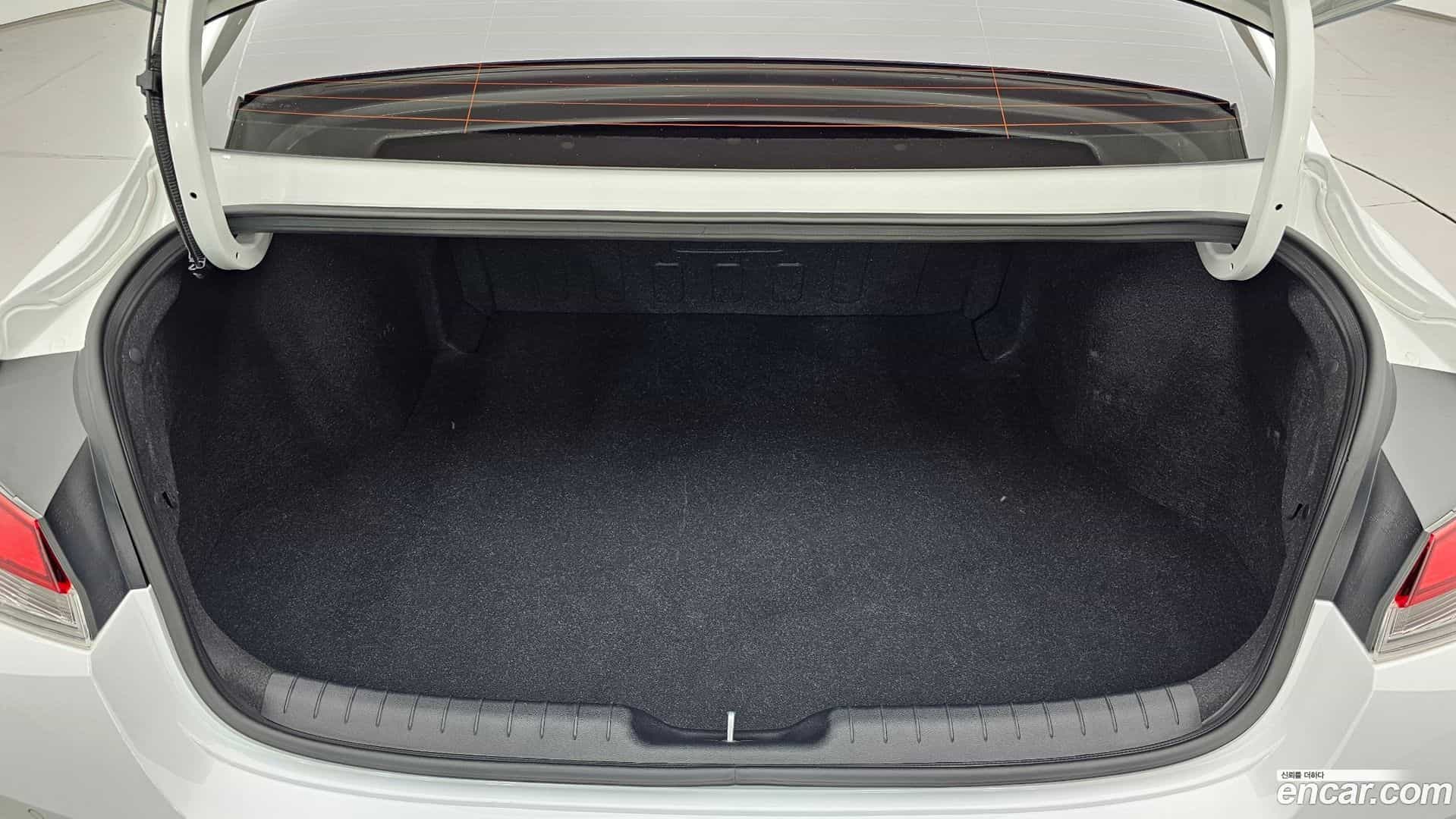 AVANTE Hyundai 2021.0-OPTION-024