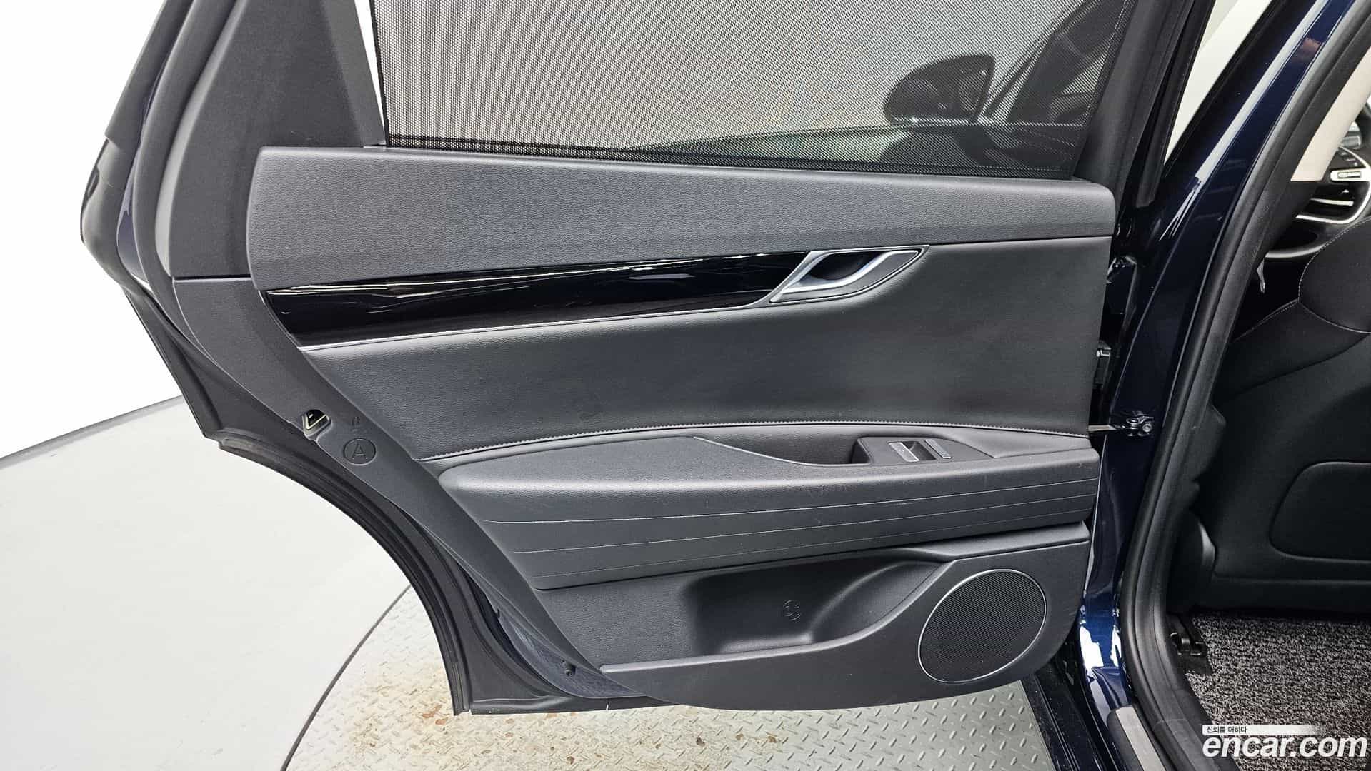 G80 Genesis 2021.1-INNER-035