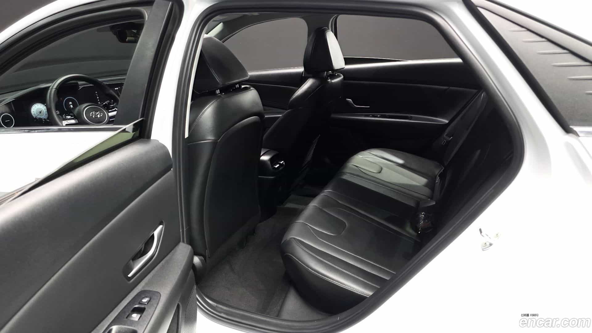 AVANTE Hyundai 2020.8-OPTION-016