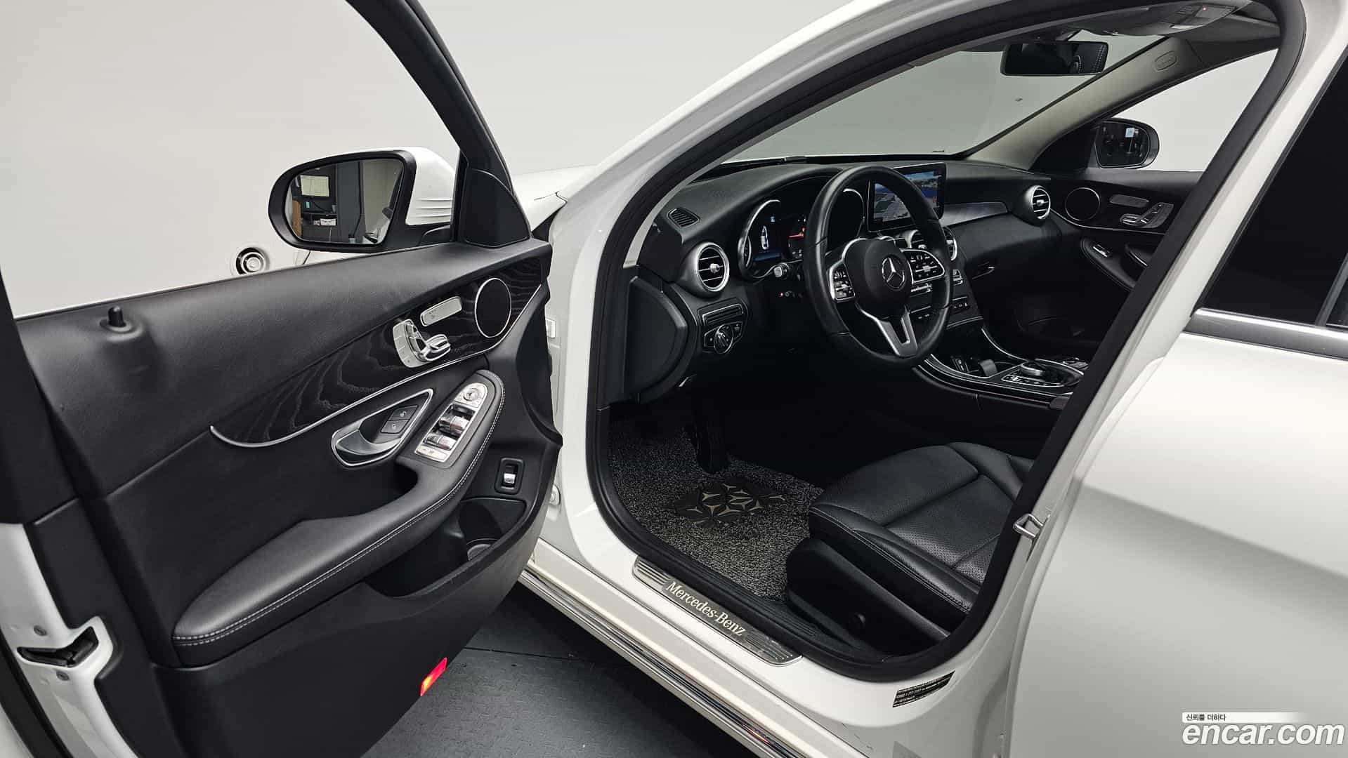 C-Class Mercedes-Benz 2019.1-INNER-010