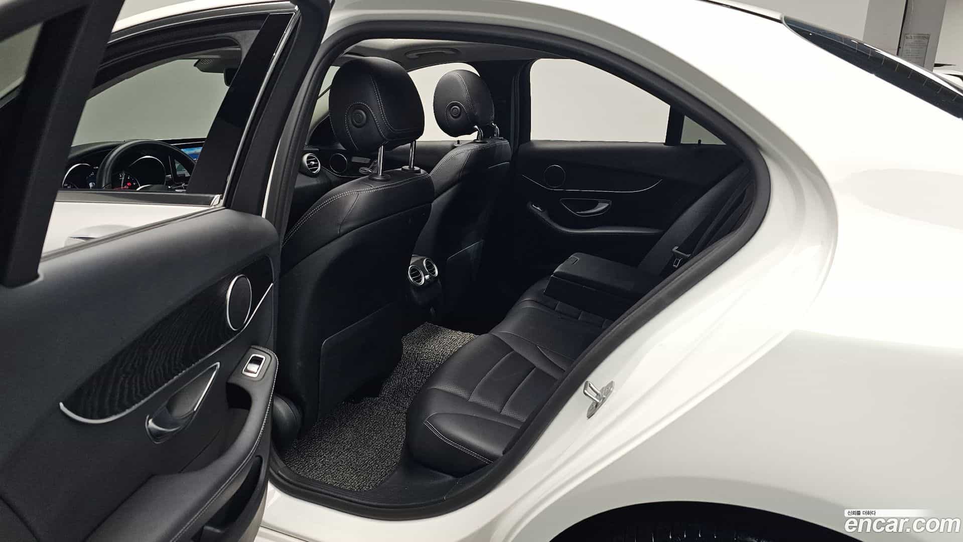 C-Class Mercedes-Benz 2019.1-OPTION-015