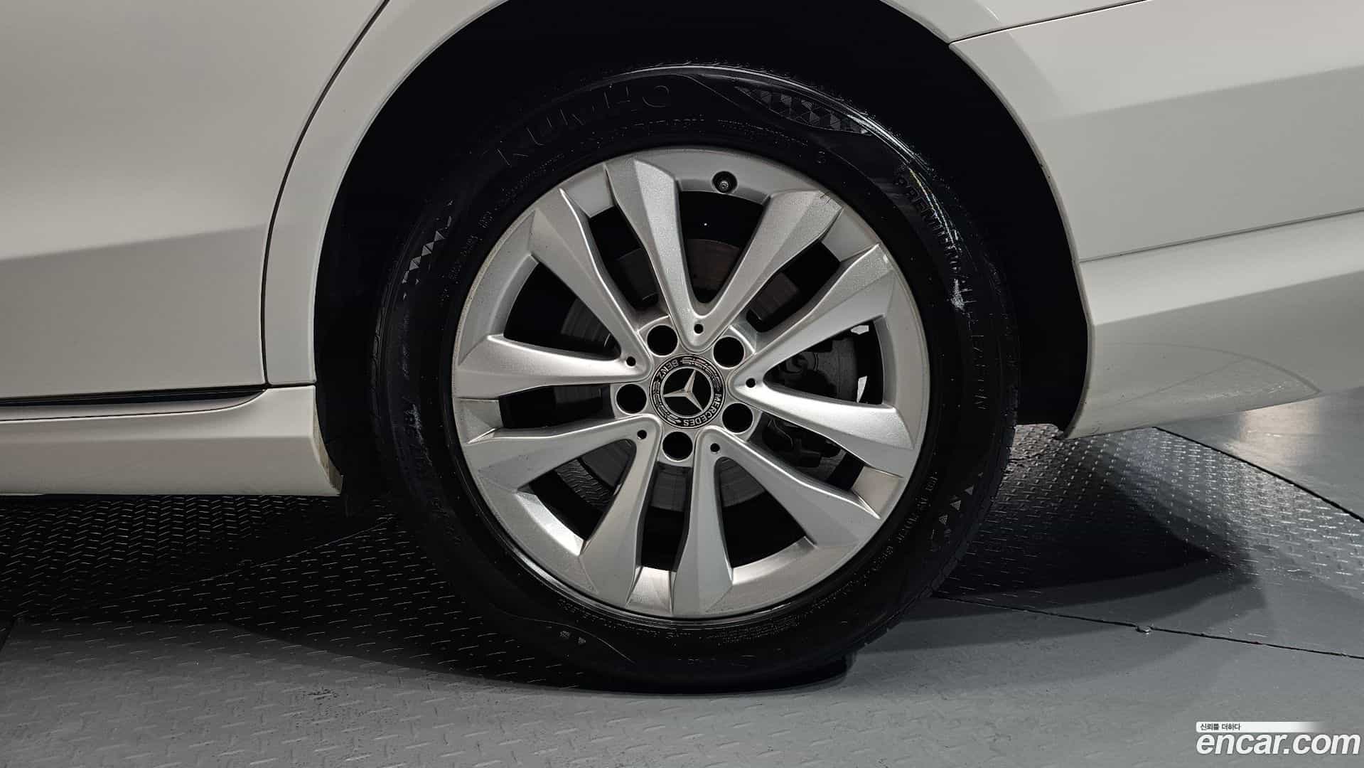 C-Class Mercedes-Benz 2019.1-OUTER-031