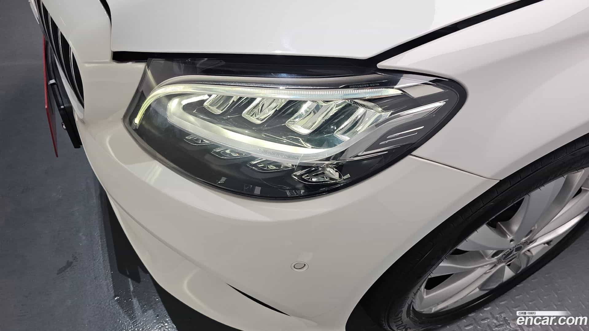 C-Class Mercedes-Benz 2019.1-OUTER-032