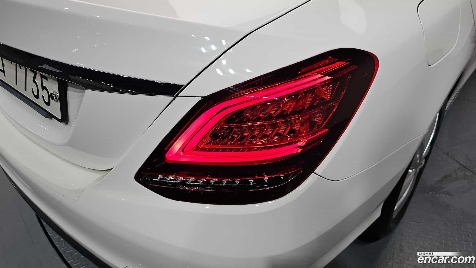 C-Class Mercedes-Benz 2019.1-OUTER-033
