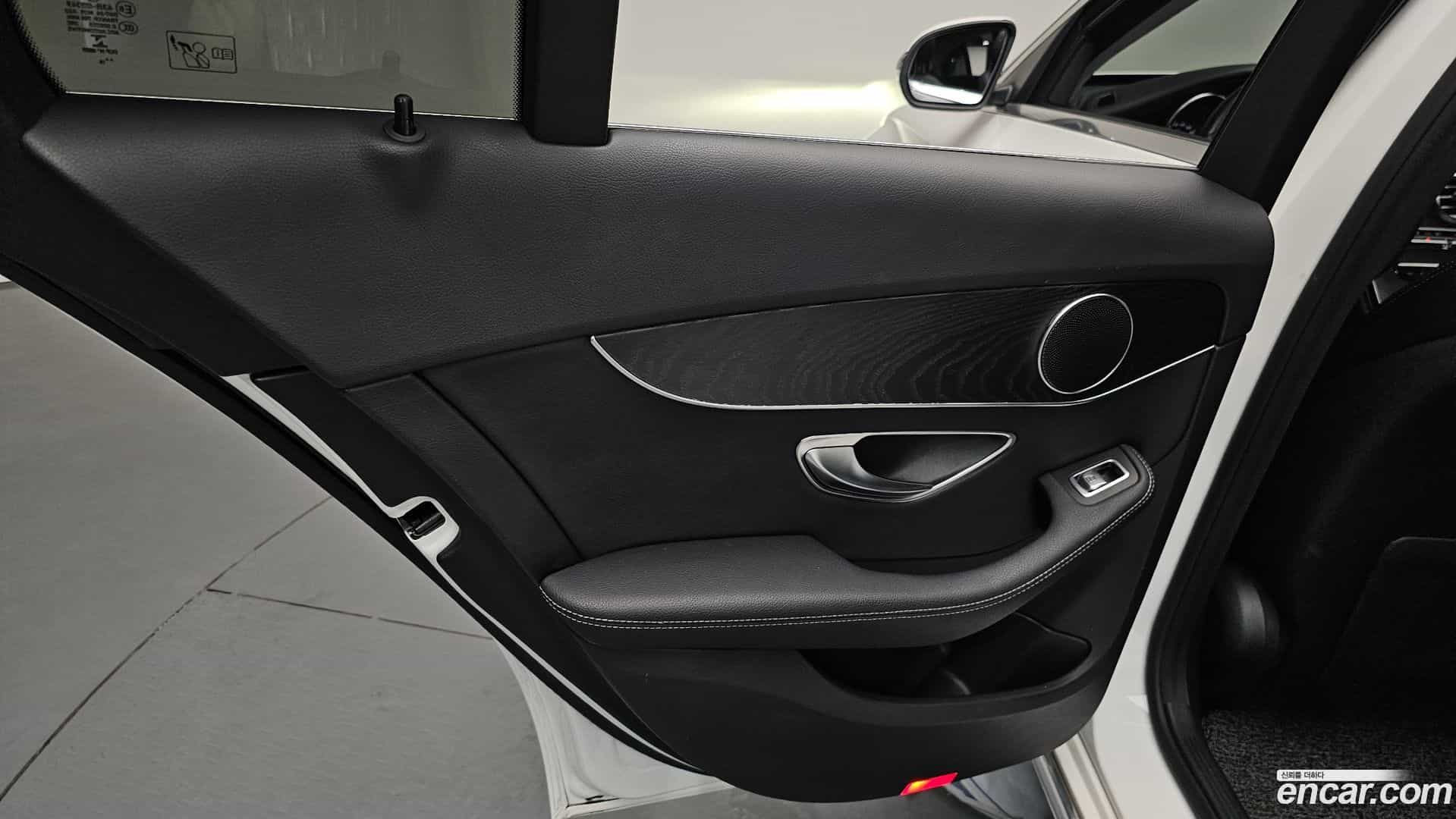 C-Class Mercedes-Benz 2019.1-INNER-035