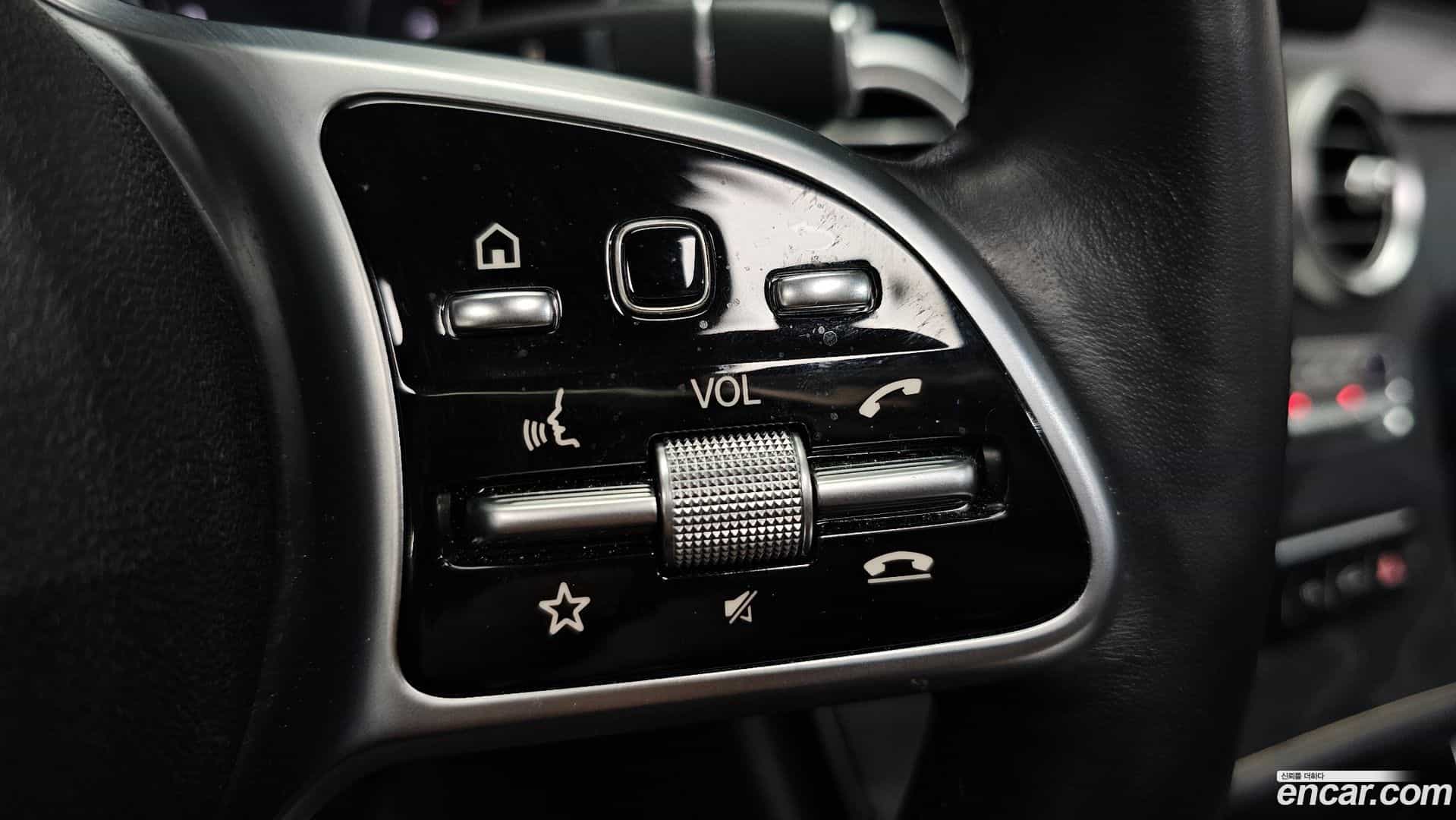 C-Class Mercedes-Benz 2019.1-OPTION-040