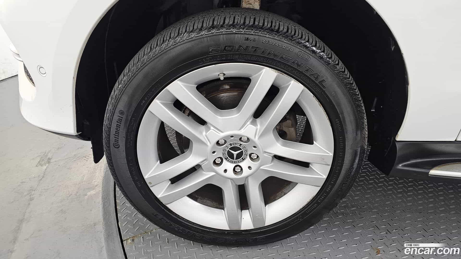GLE-Class Mercedes-Benz 2018.10-OUTER-005