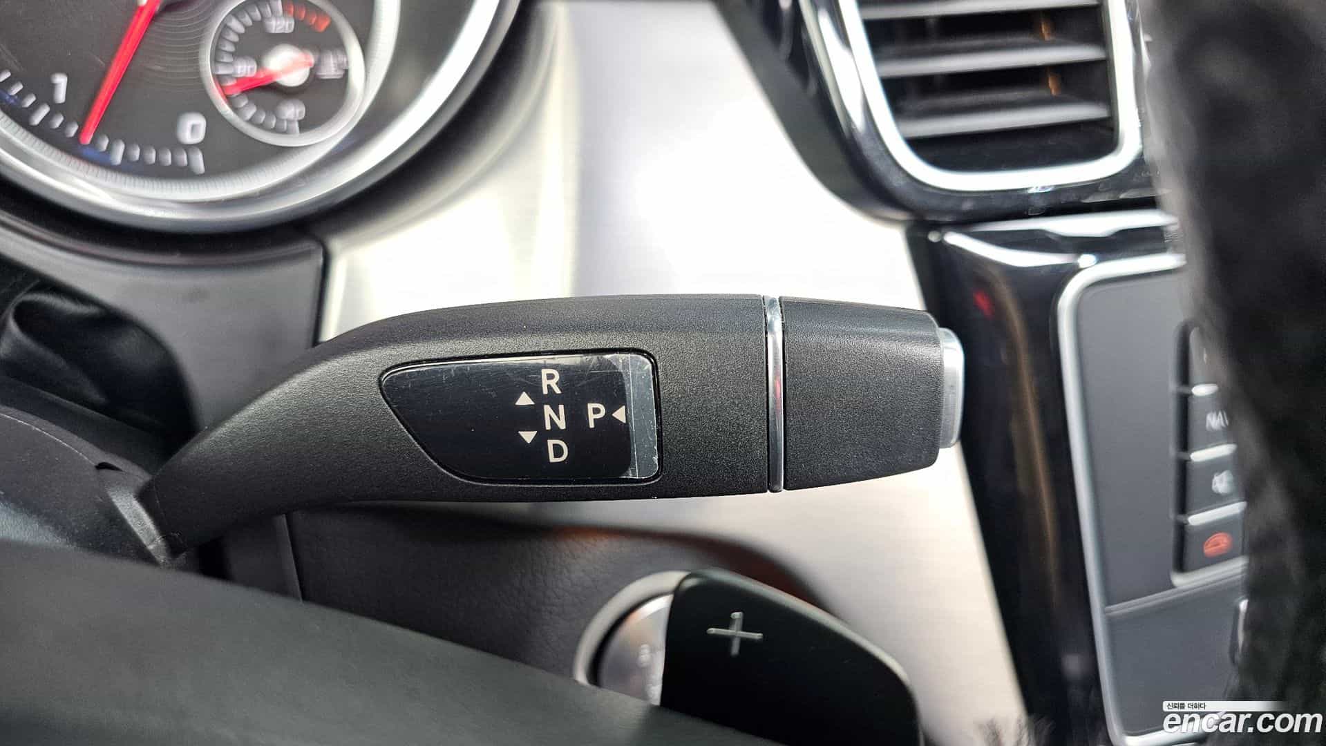 GLE-Class Mercedes-Benz 2018.10-INNER-009
