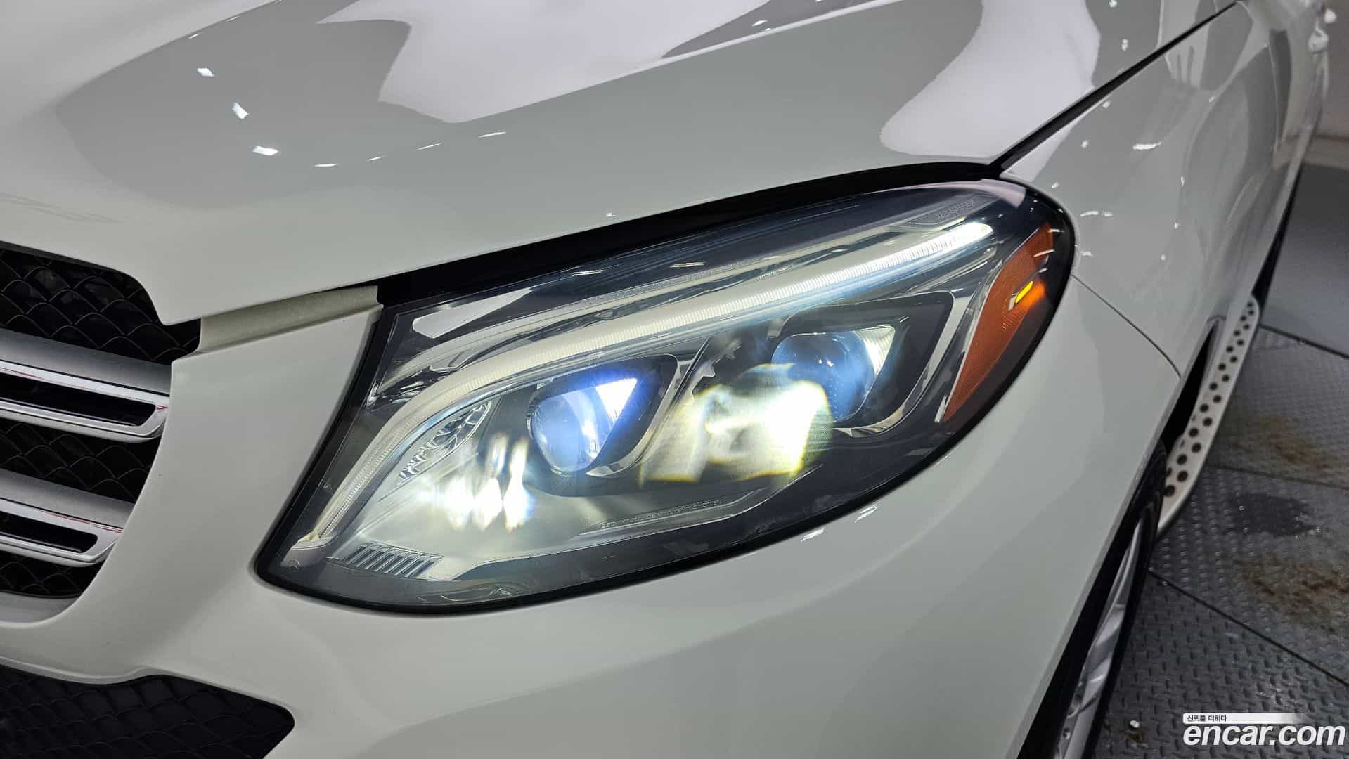 GLE-Class Mercedes-Benz 2018.10-OUTER-032