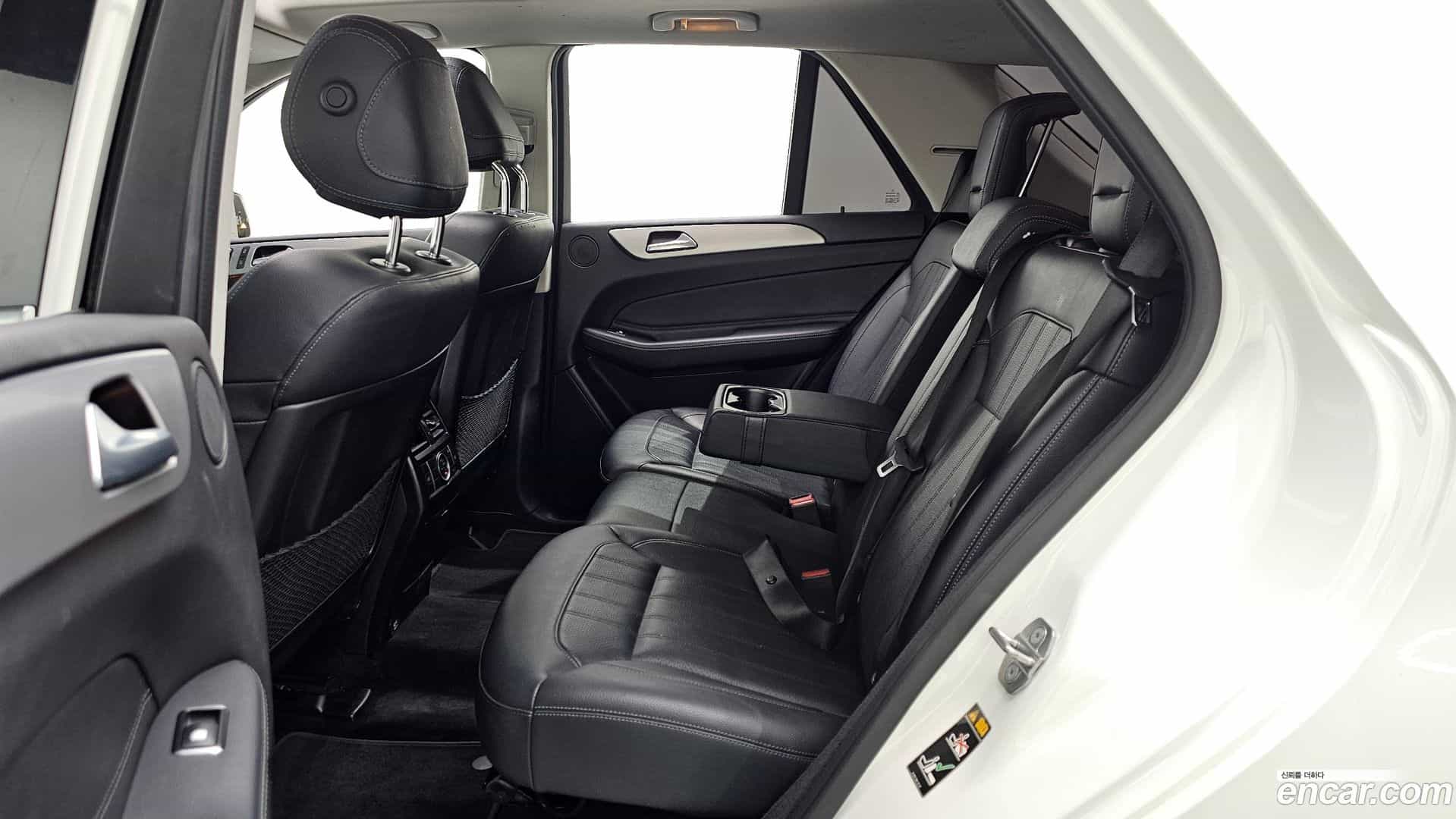 GLE-Class Mercedes-Benz 2018.10-INNER-036