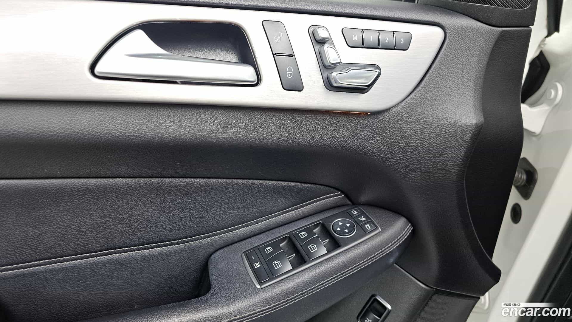 GLE-Class Mercedes-Benz 2018.10-OPTION-042