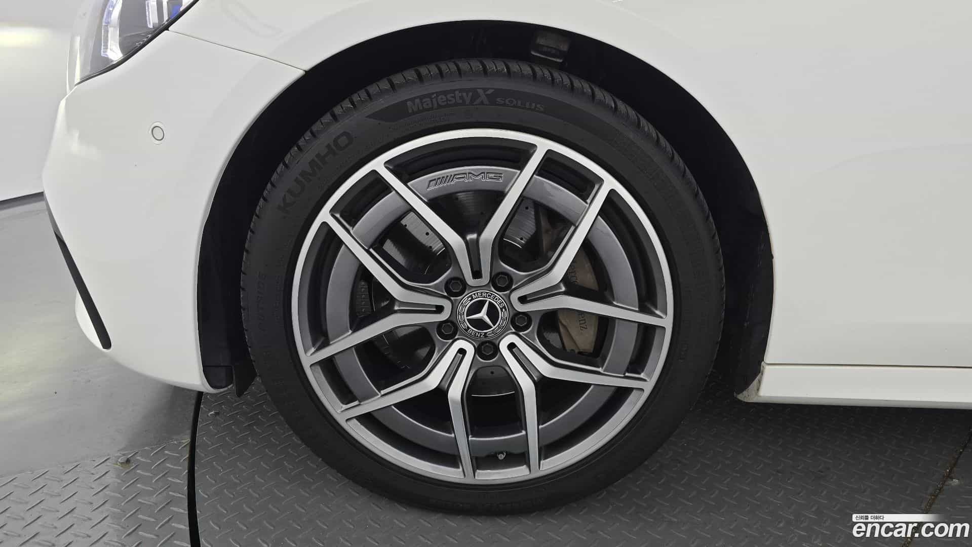 E-Class Mercedes-Benz 2023.8-OUTER-005