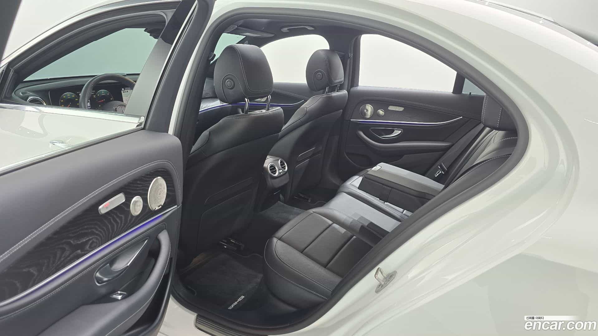 E-Class Mercedes-Benz 2023.8-OPTION-016