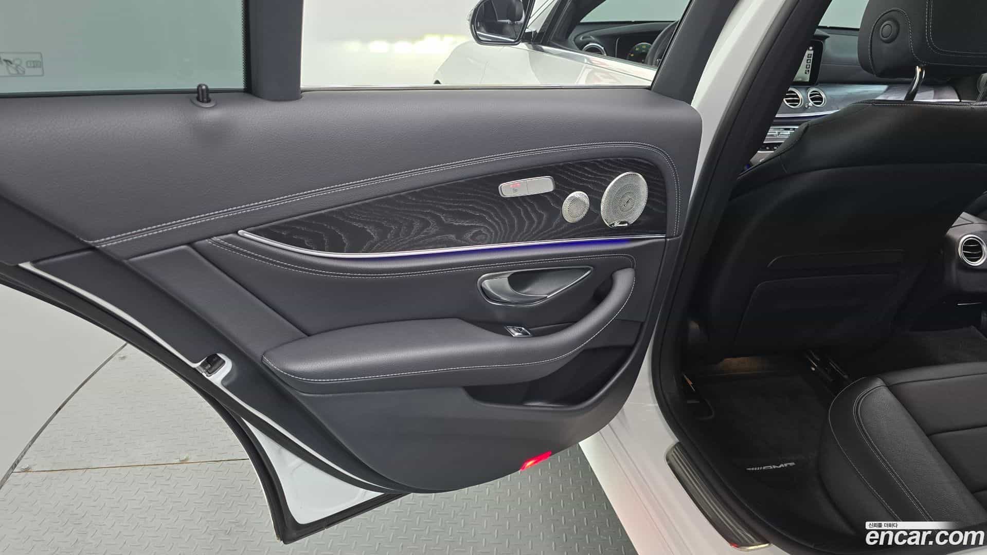 E-Class Mercedes-Benz 2023.8-INNER-035