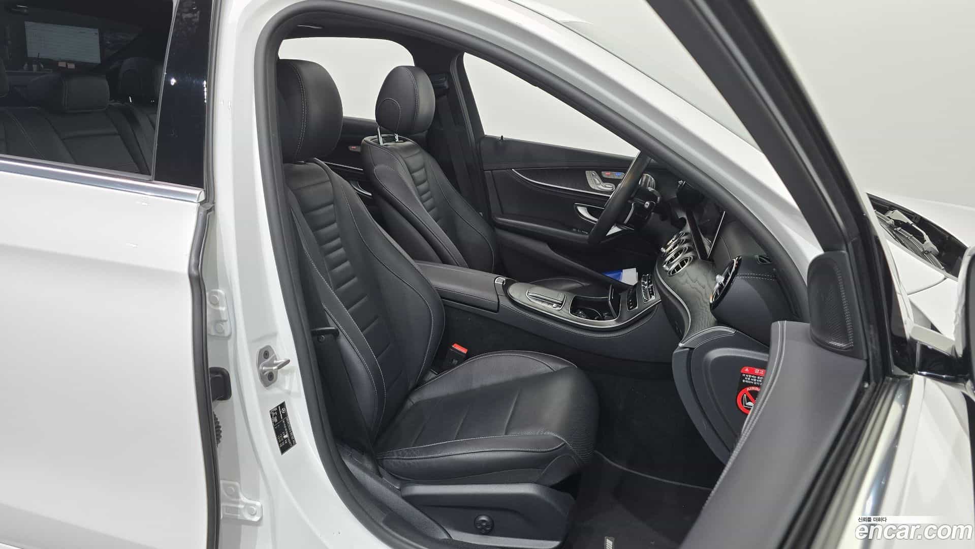 E-Class Mercedes-Benz 2023.8-INNER-036