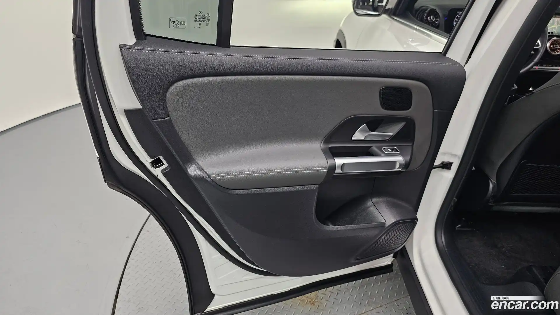 EQB Mercedes-Benz 2024.5-INNER-035
