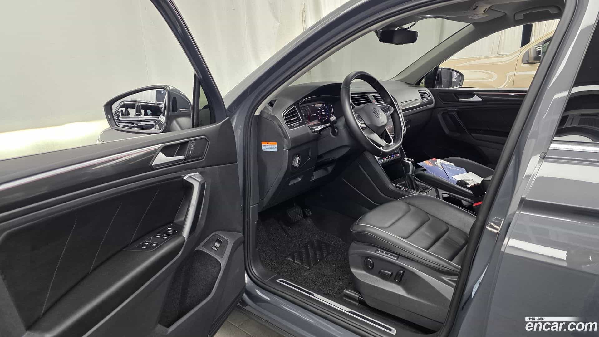 Tiguan Volkswagen 2022.7-INNER-008