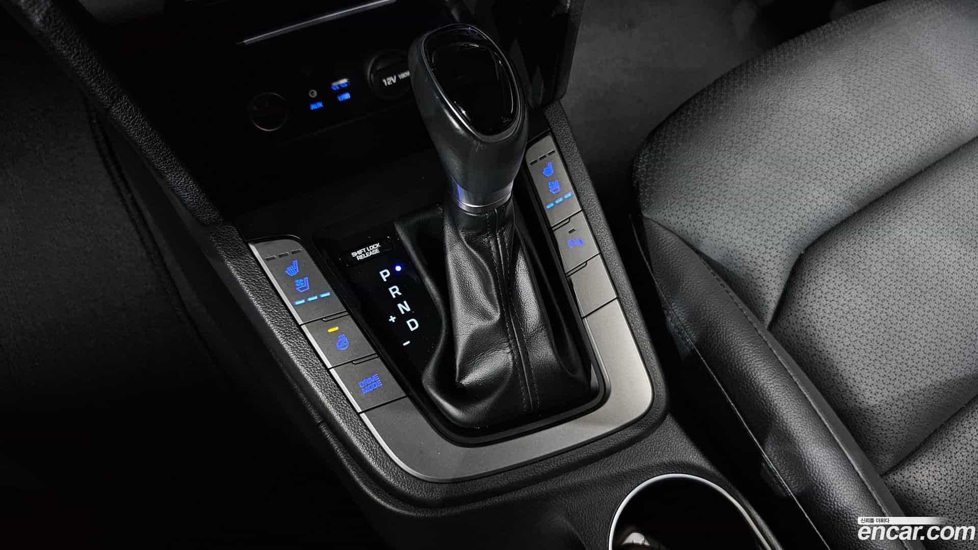 AVANTE Hyundai 2017.3-INNER-009