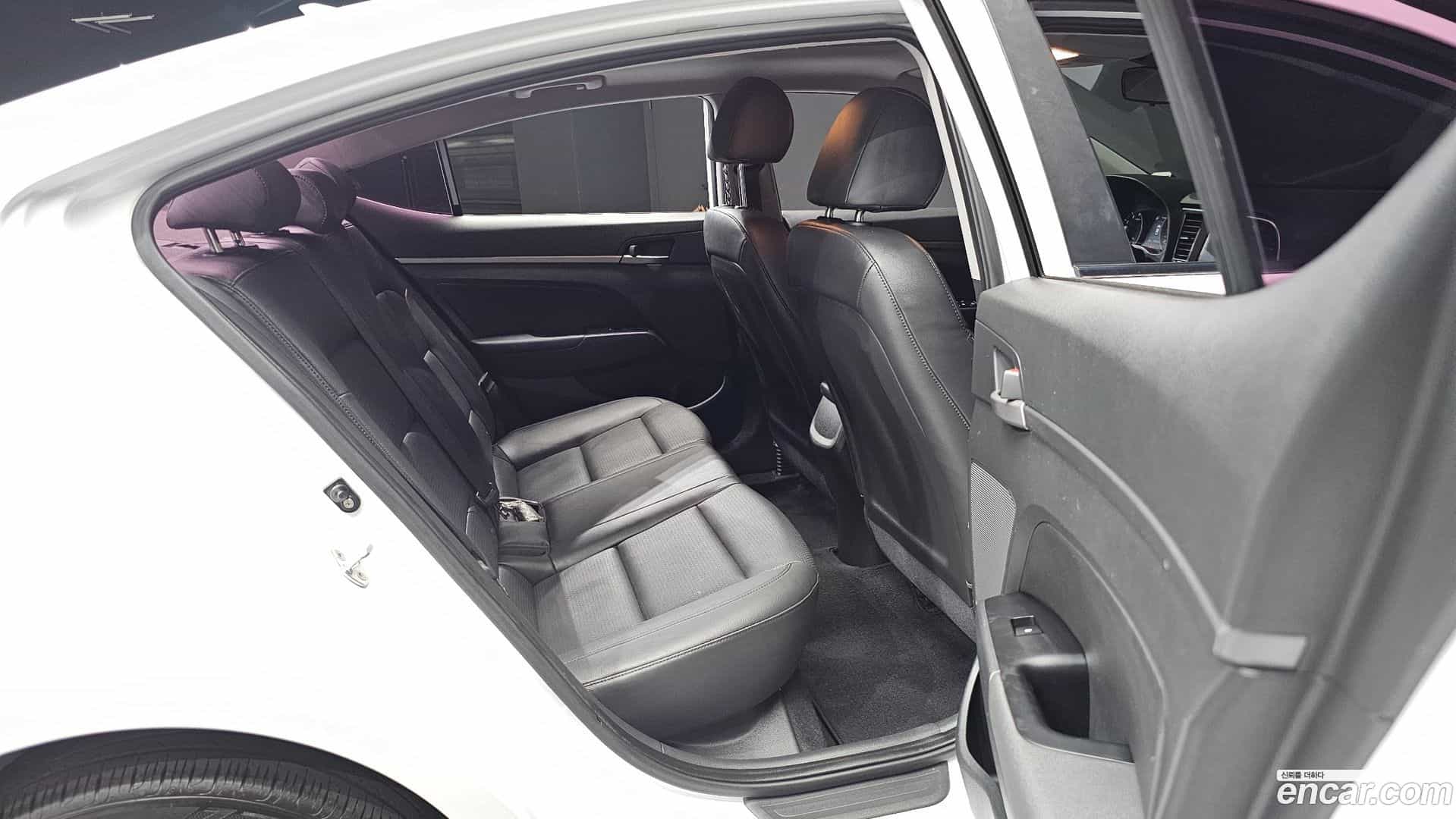 AVANTE Hyundai 2017.3-OPTION-015