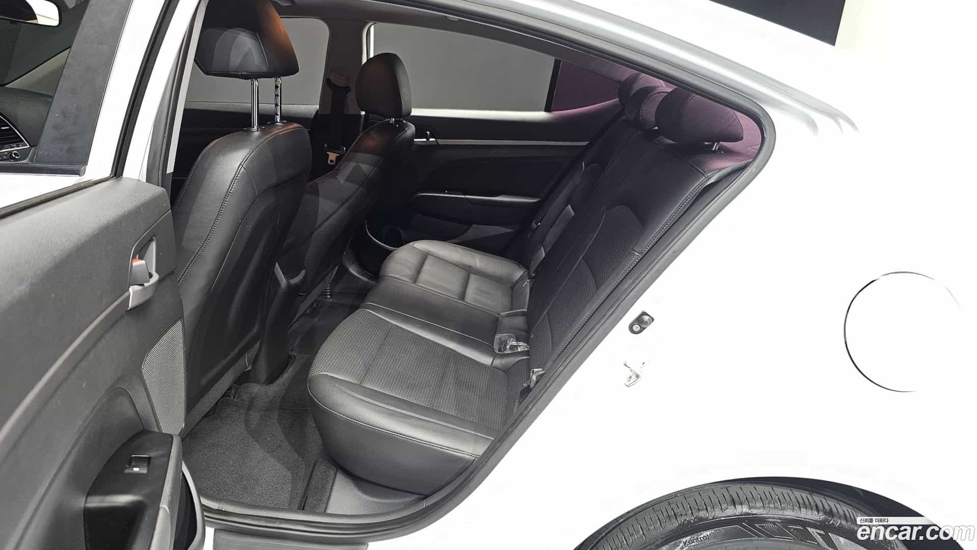 AVANTE Hyundai 2017.3-OPTION-016