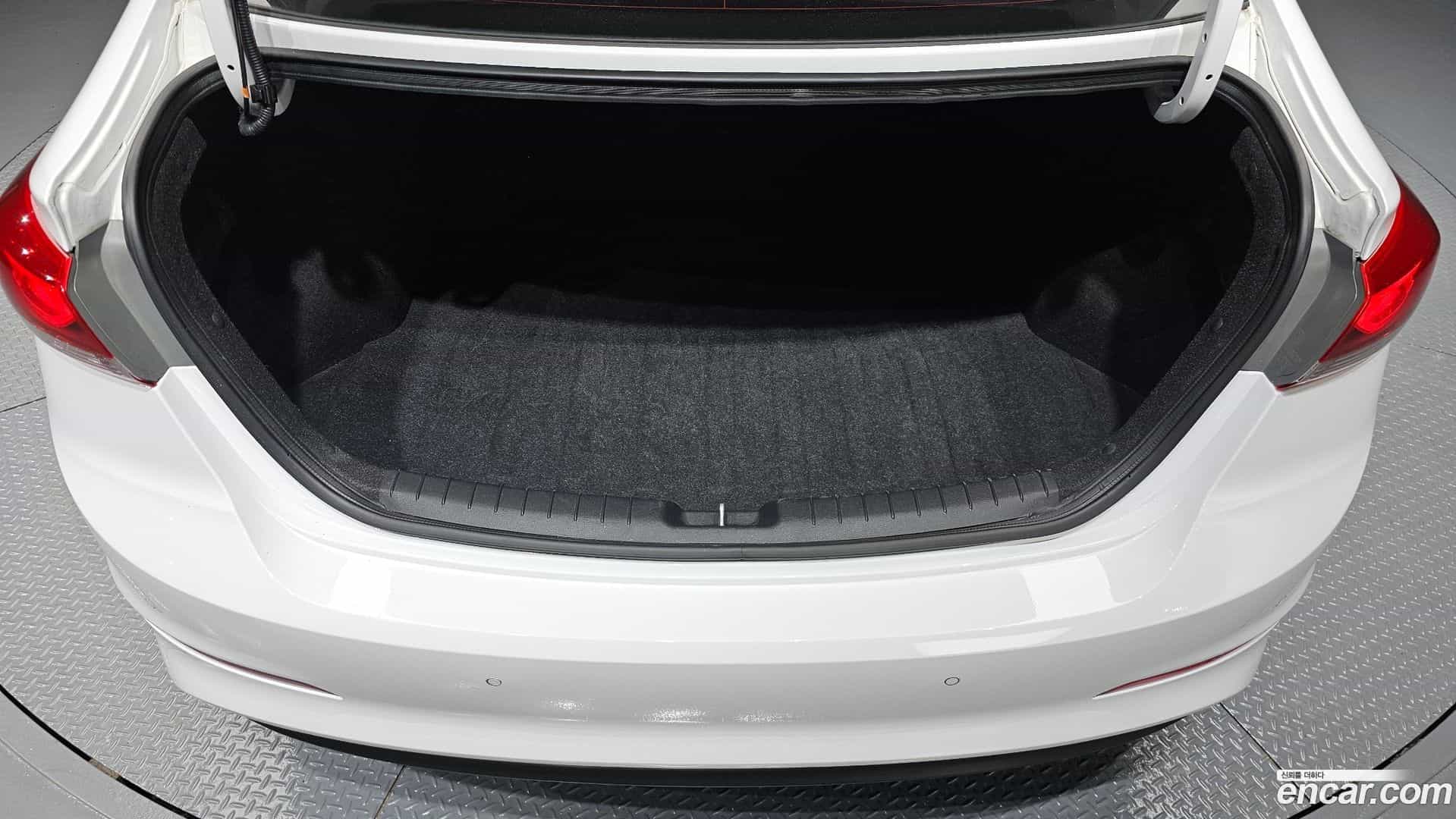 AVANTE Hyundai 2017.3-OPTION-024