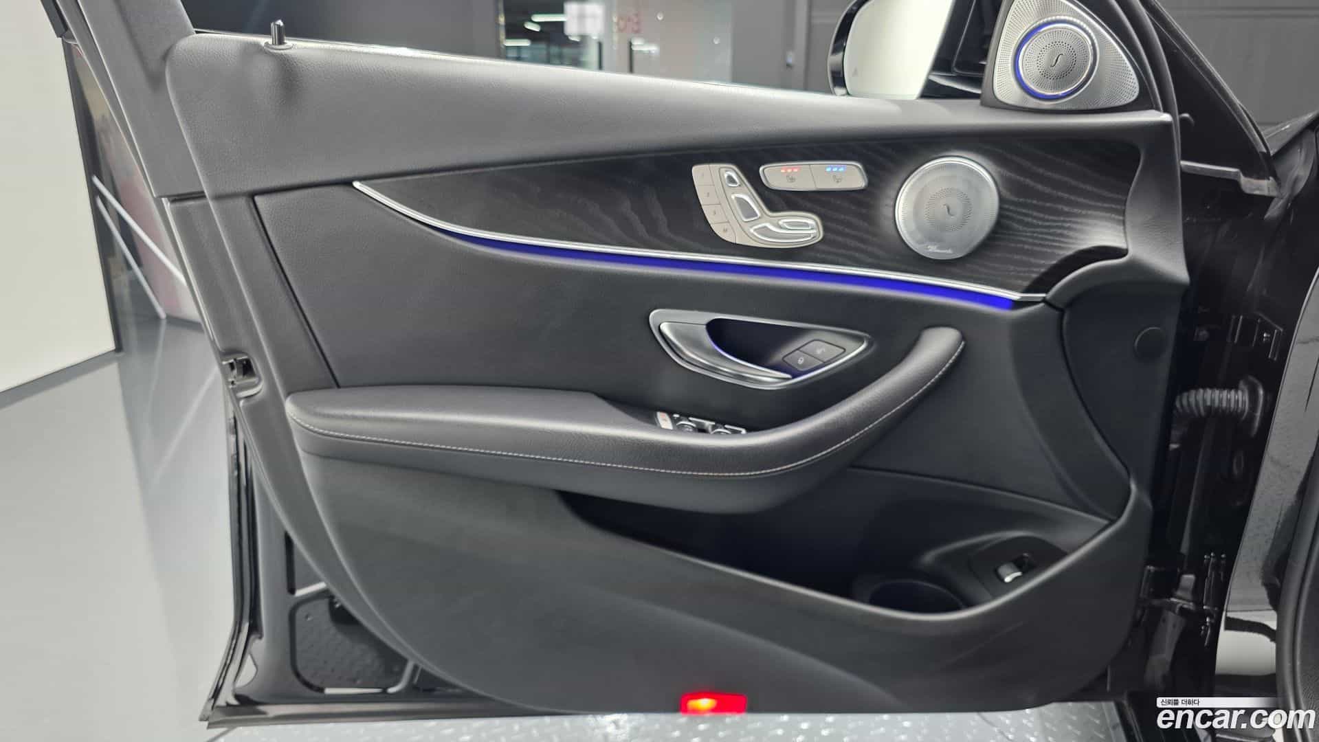 E-Class Mercedes-Benz 2022.1-INNER-034