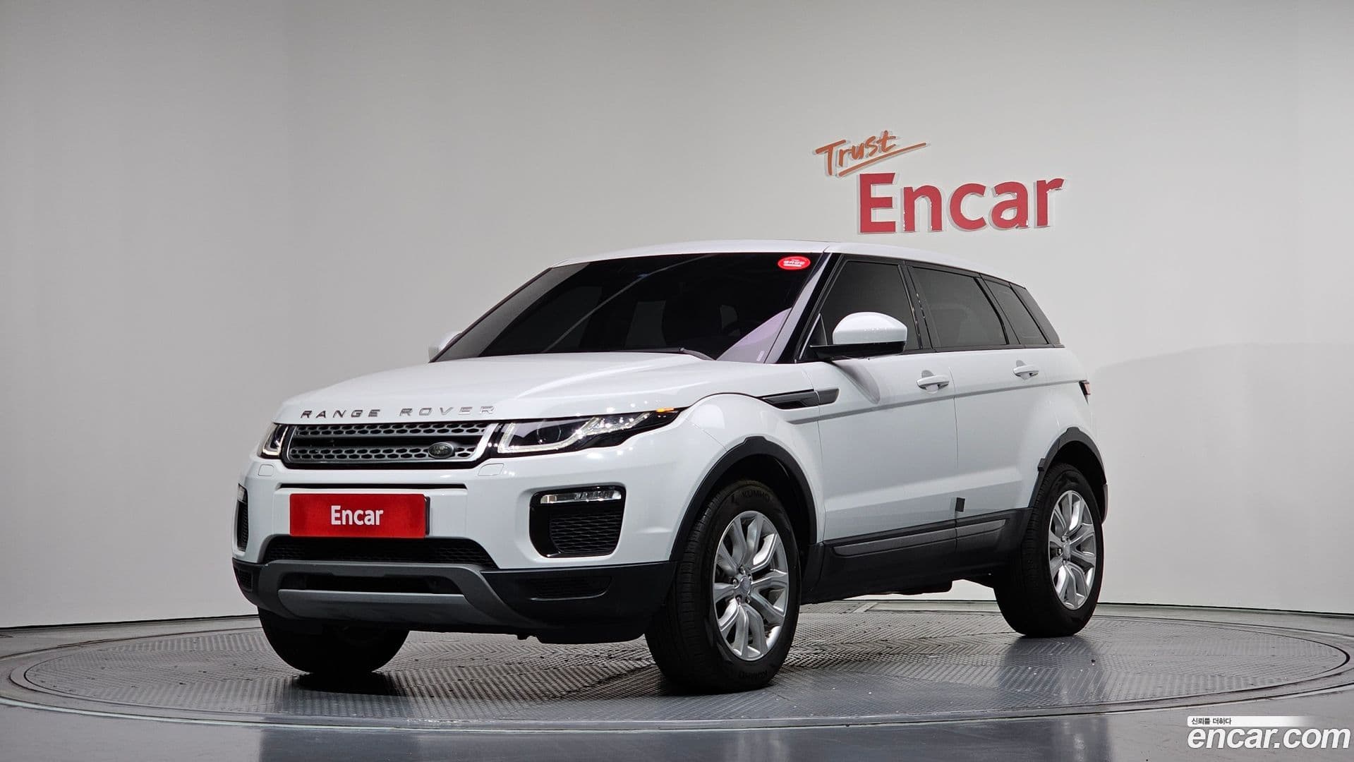 Main__Slider__Photo:Range Rover Evoque Land Rover 2018.3-0