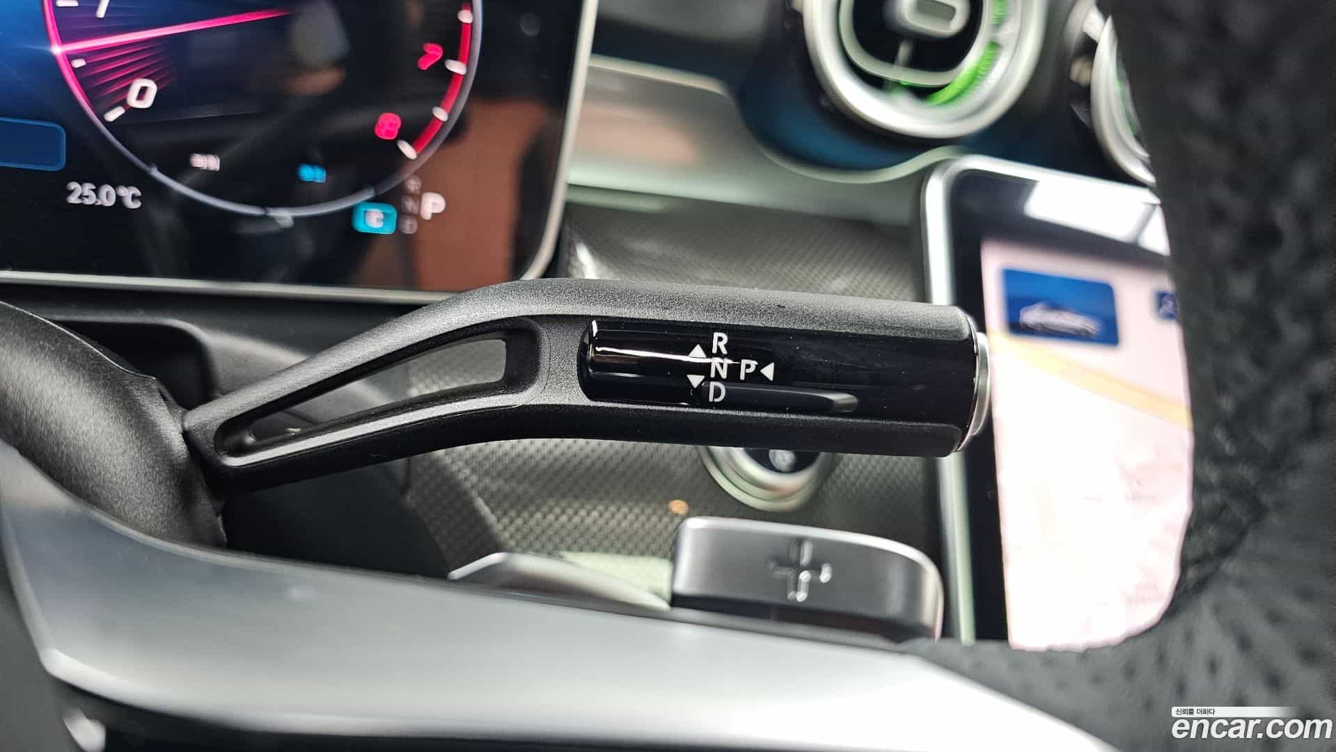 C-Class Mercedes-Benz 2025.10-INNER-009