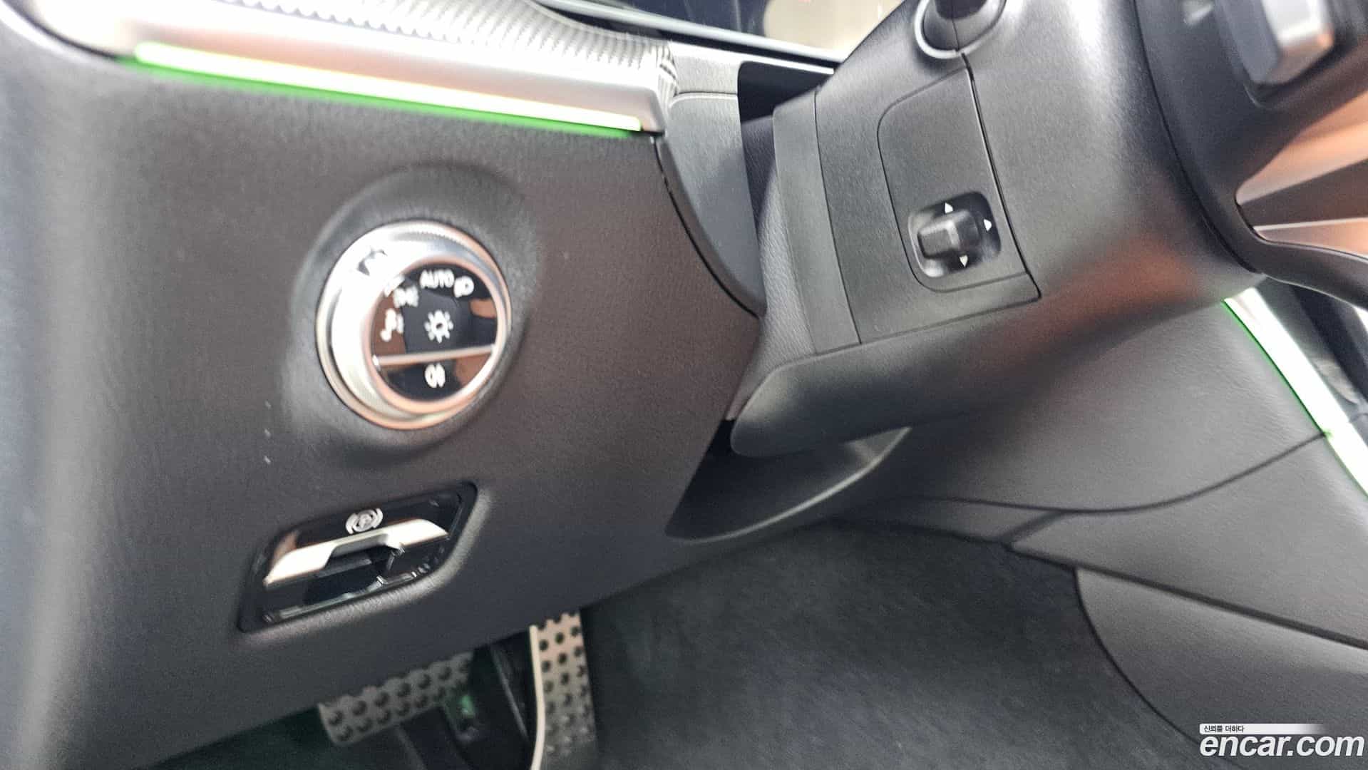 C-Class Mercedes-Benz 2025.10-OPTION-041