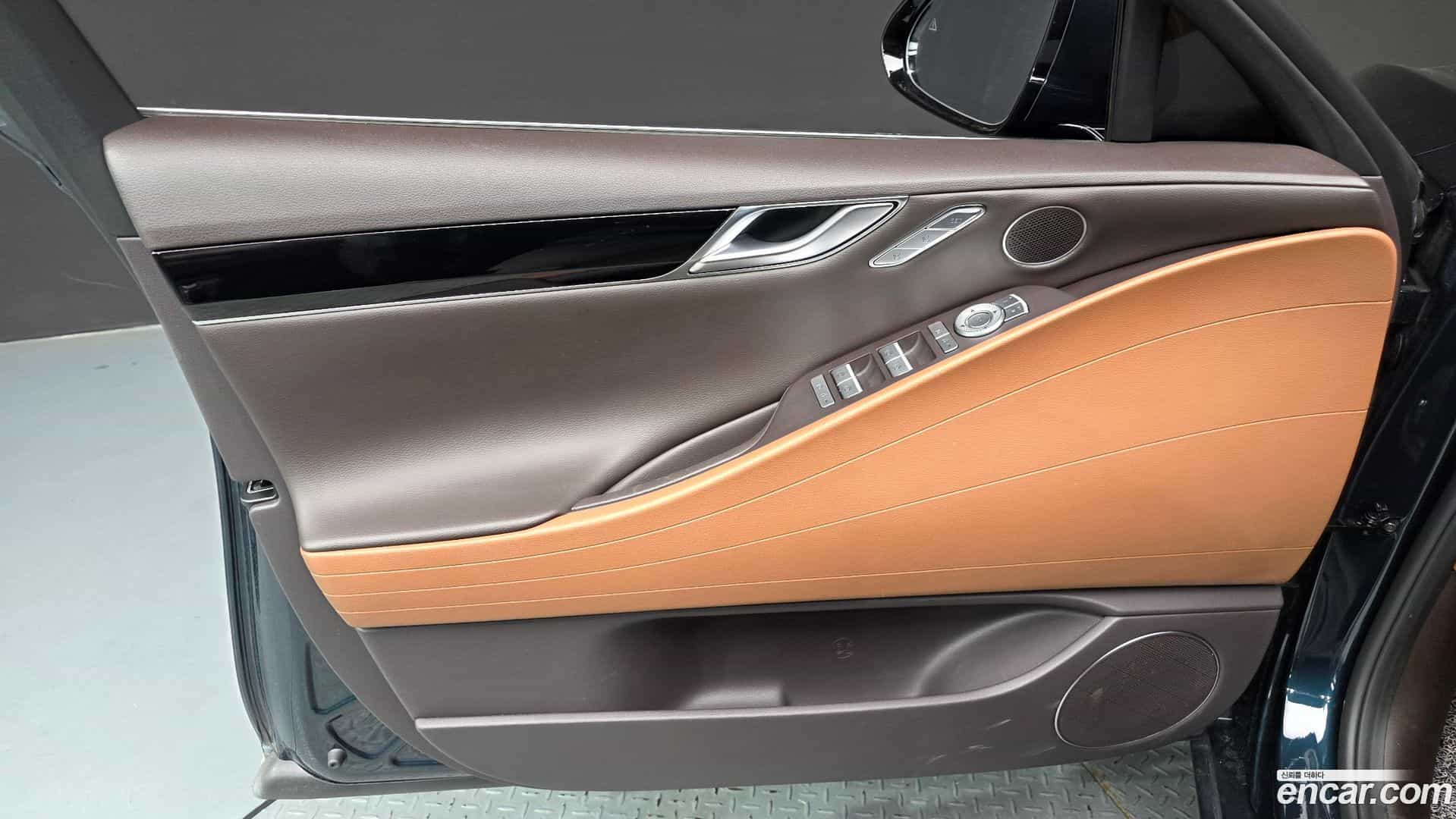 G80 Genesis 2023.0-INNER-034