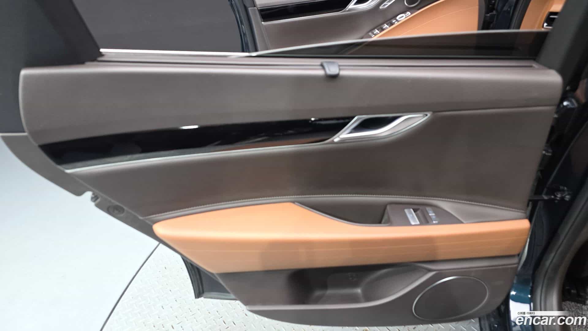 G80 Genesis 2023.0-INNER-035