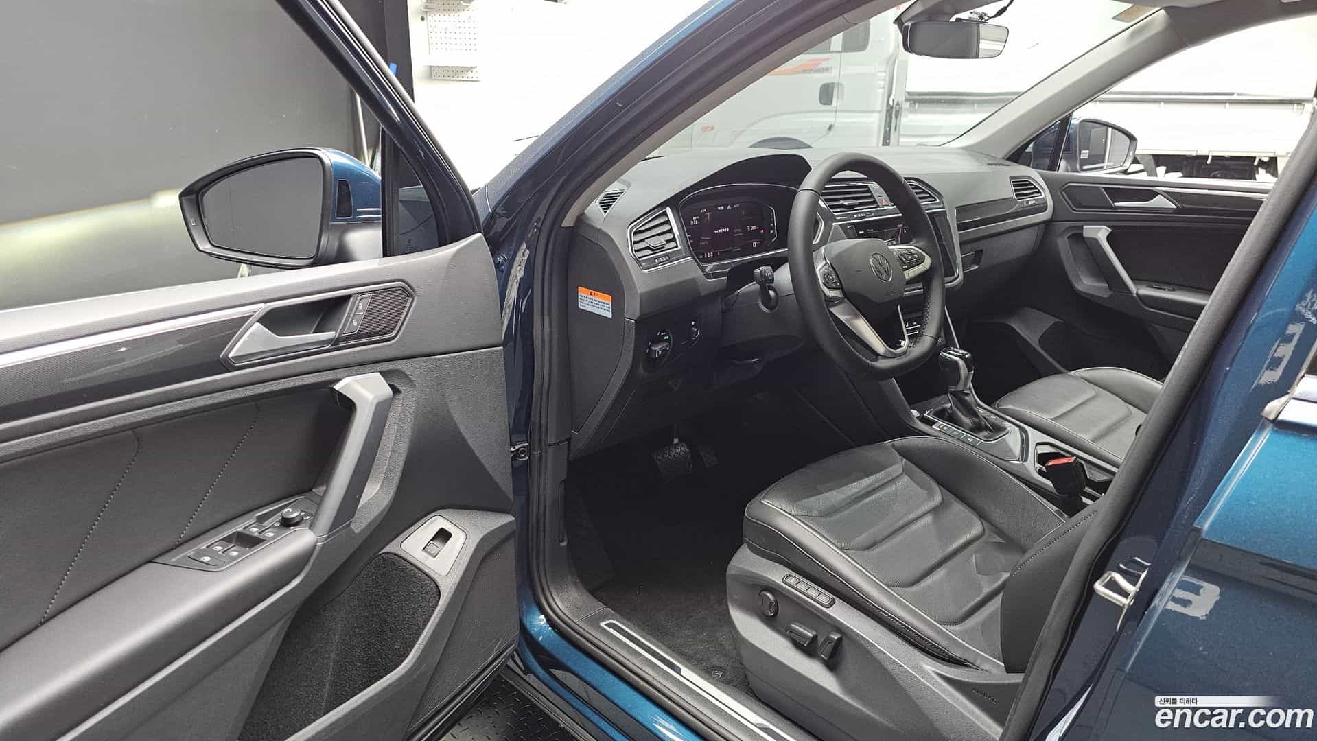 Tiguan Volkswagen 2021.10-INNER-010