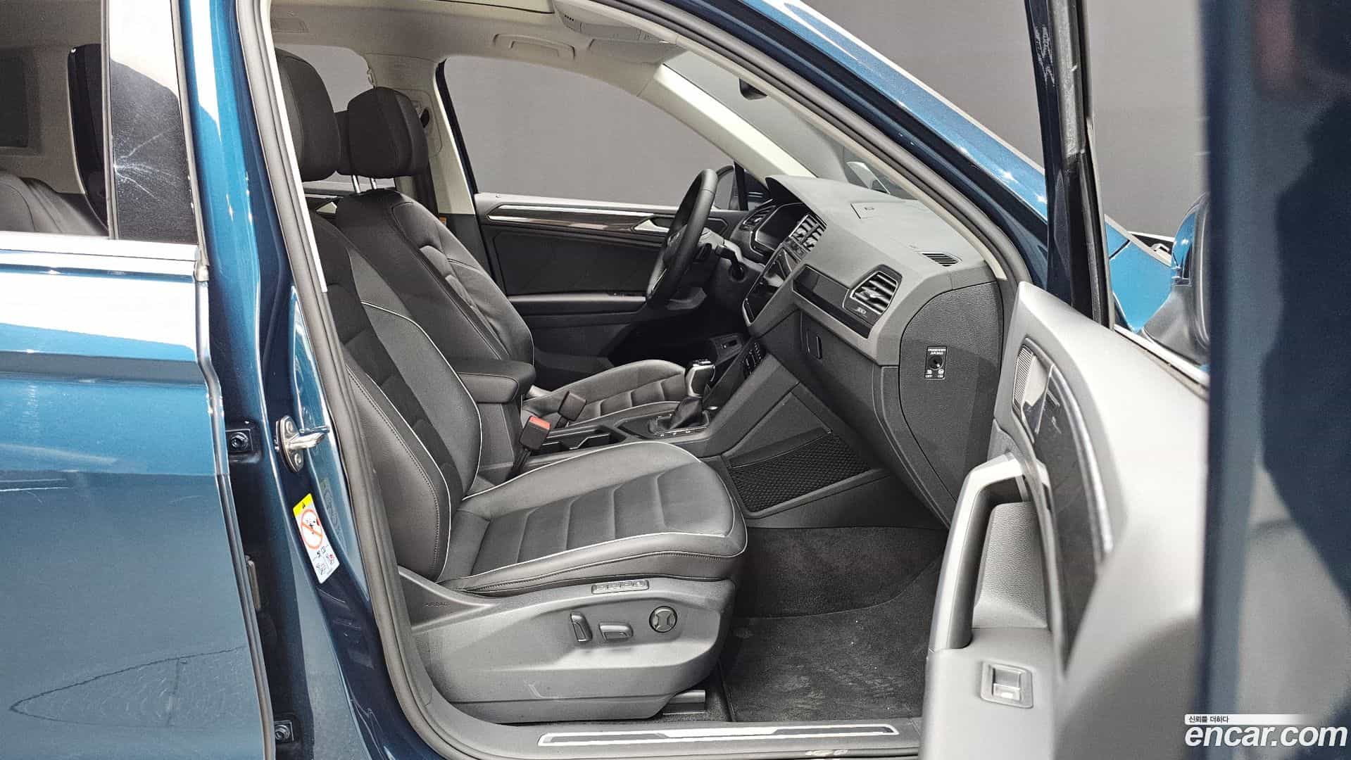 Tiguan Volkswagen 2021.10-OPTION-015